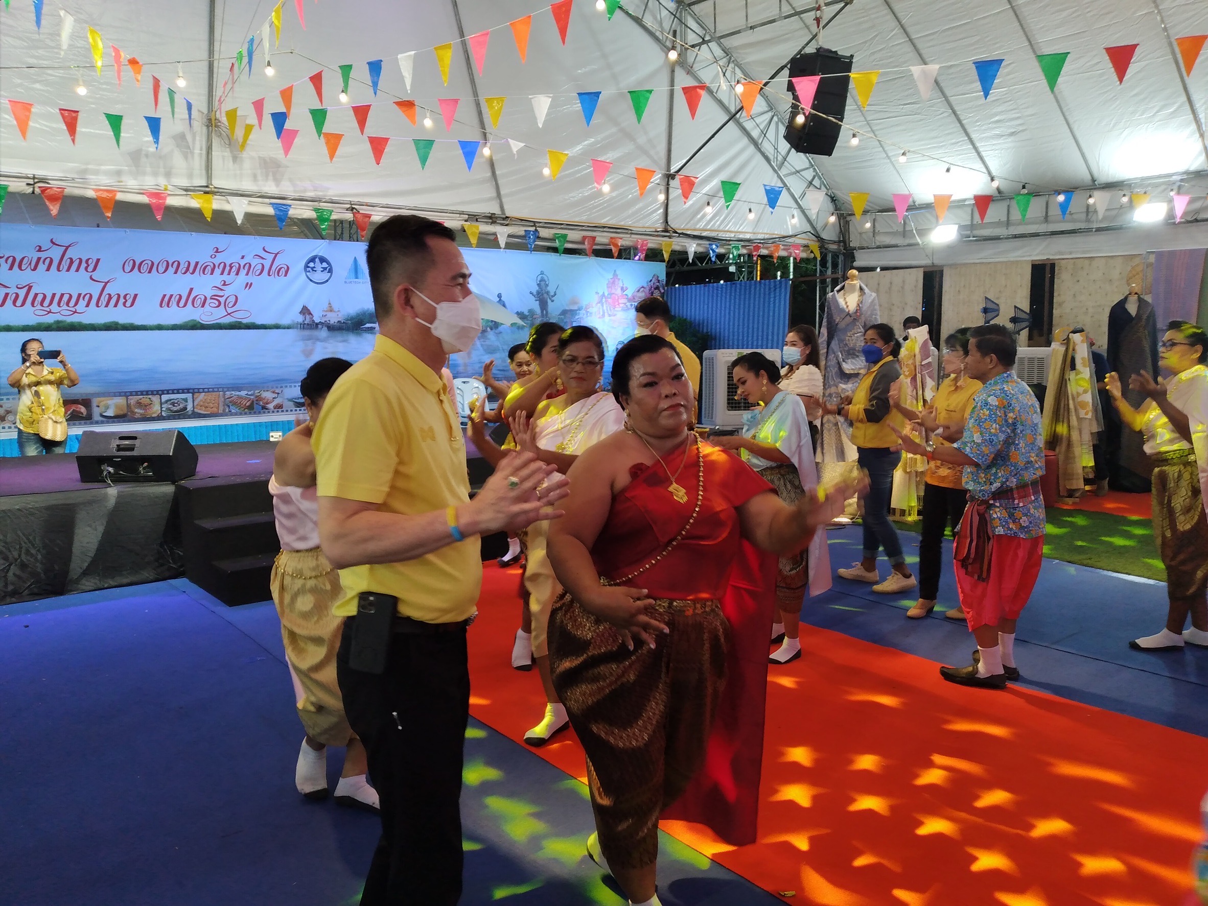 ฉะเชิงเทรา ส่งเสริมและรณรงค์การสวมใส่ผ้าไทย “ผ้าไทย ใส่ให้สนุก” ??