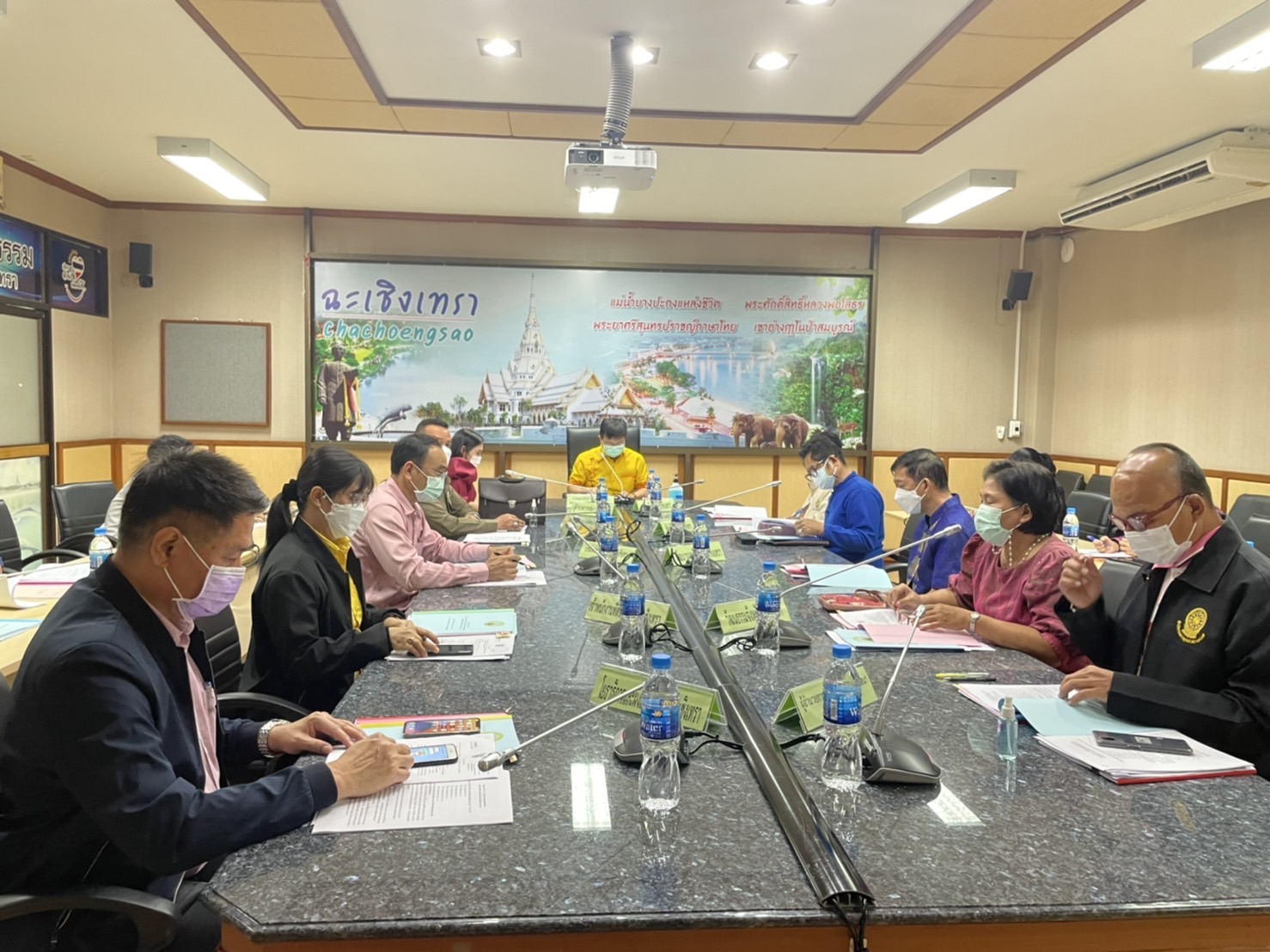 ??พช.ฉะเชิงเทรา ร่วมประชุมคณะกรรมการพิจารณาการเสนอขอพระราชทานเครื่องราชอิสริยาภรณ์ อันเป็นที่สรรเสริญยิ่งดิเรกคุณาภรณ์ ประจำปี 2565 ครั้งที่ 2/2564