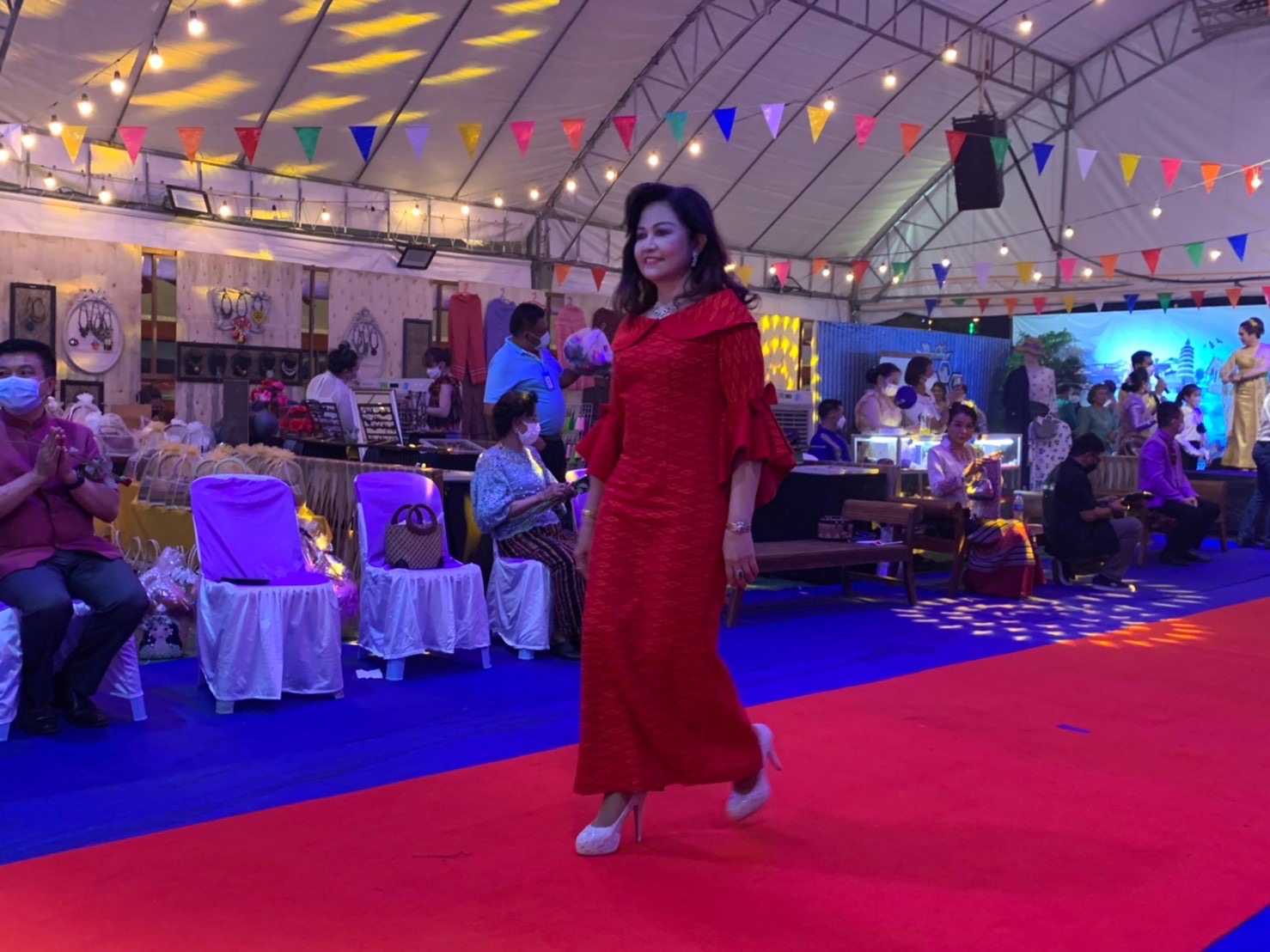 ฉะเชิงเทรา ส่งเสริมและรณรงค์การสวมใส่ผ้าไทย “ผ้าไทย ใส่ให้สนุก” ??