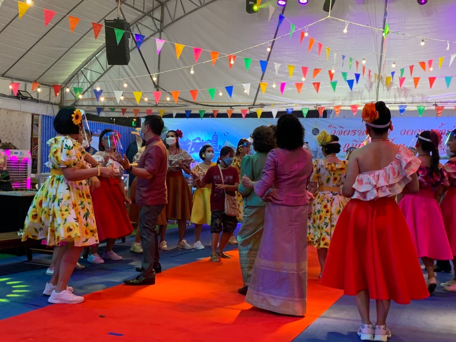 ฉะเชิงเทรา ส่งเสริมและรณรงค์การสวมใส่ผ้าไทย “ผ้าไทย ใส่ให้สนุก” ??