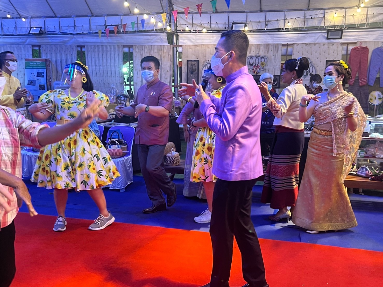 ฉะเชิงเทรา ส่งเสริมและรณรงค์การสวมใส่ผ้าไทย “ผ้าไทย ใส่ให้สนุก” ??