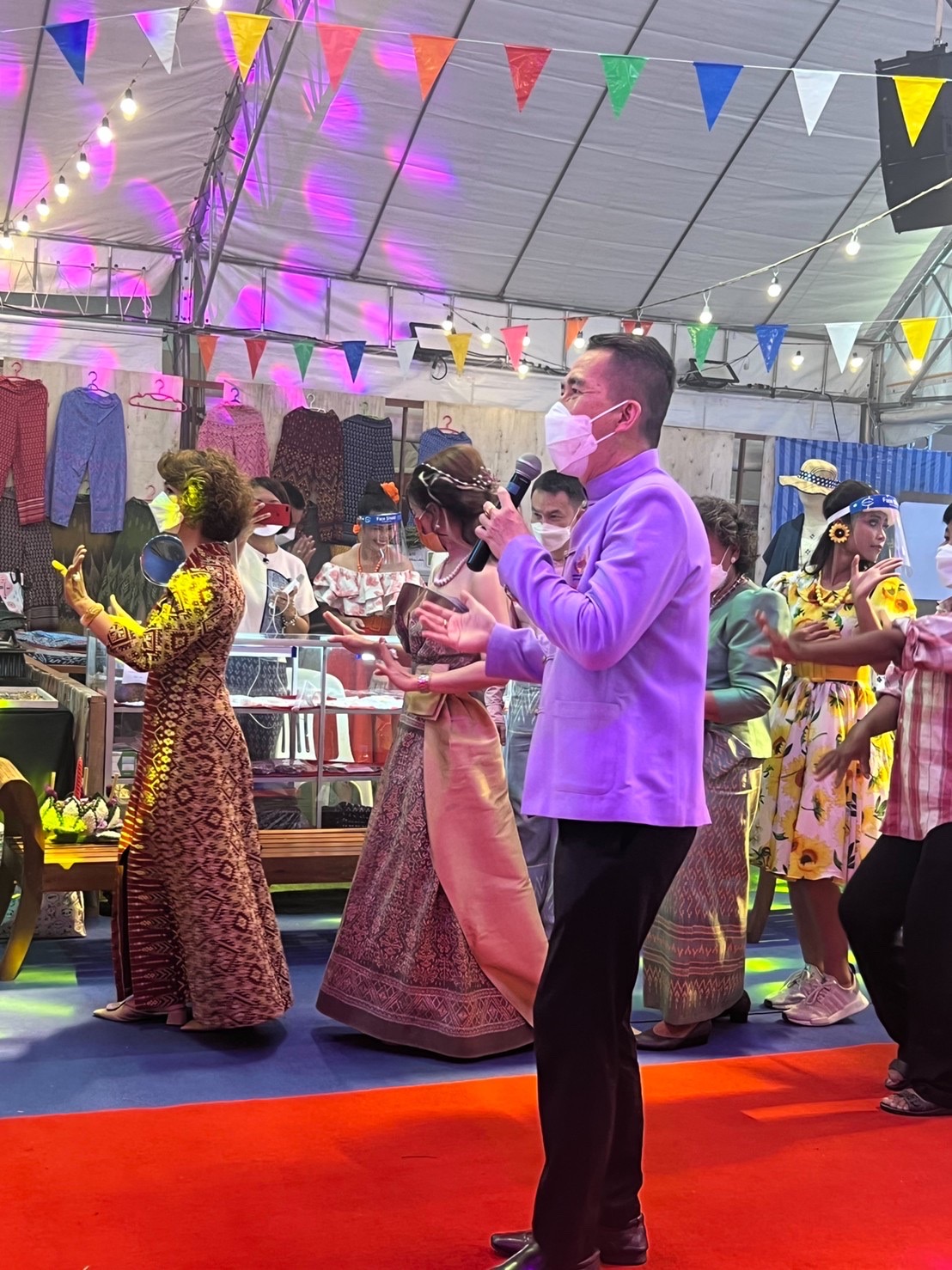 ฉะเชิงเทรา ส่งเสริมและรณรงค์การสวมใส่ผ้าไทย “ผ้าไทย ใส่ให้สนุก” ??