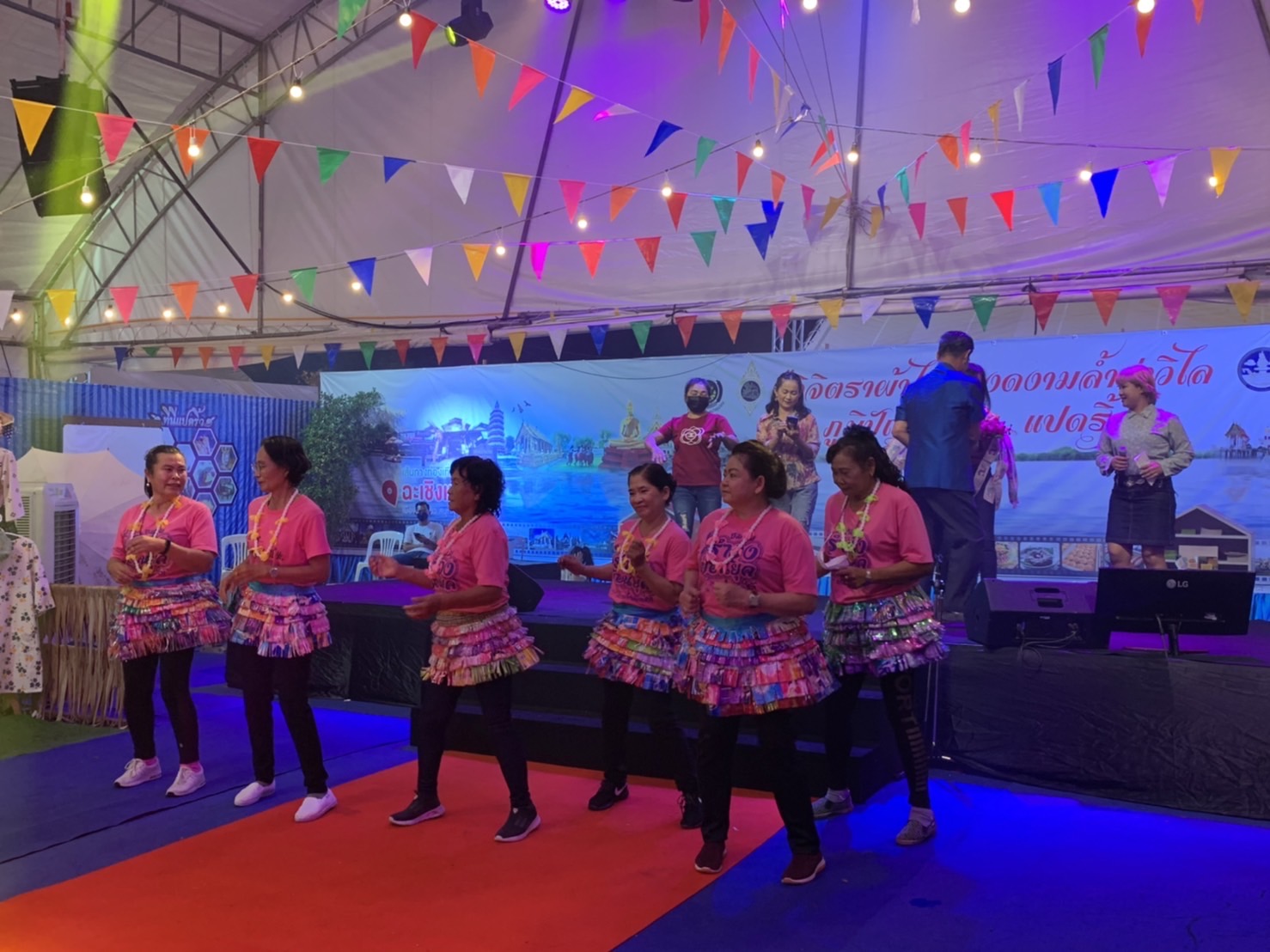 ฉะเชิงเทรา ส่งเสริมและรณรงค์การสวมใส่ผ้าไทย “ผ้าไทย ใส่ให้สนุก” ??