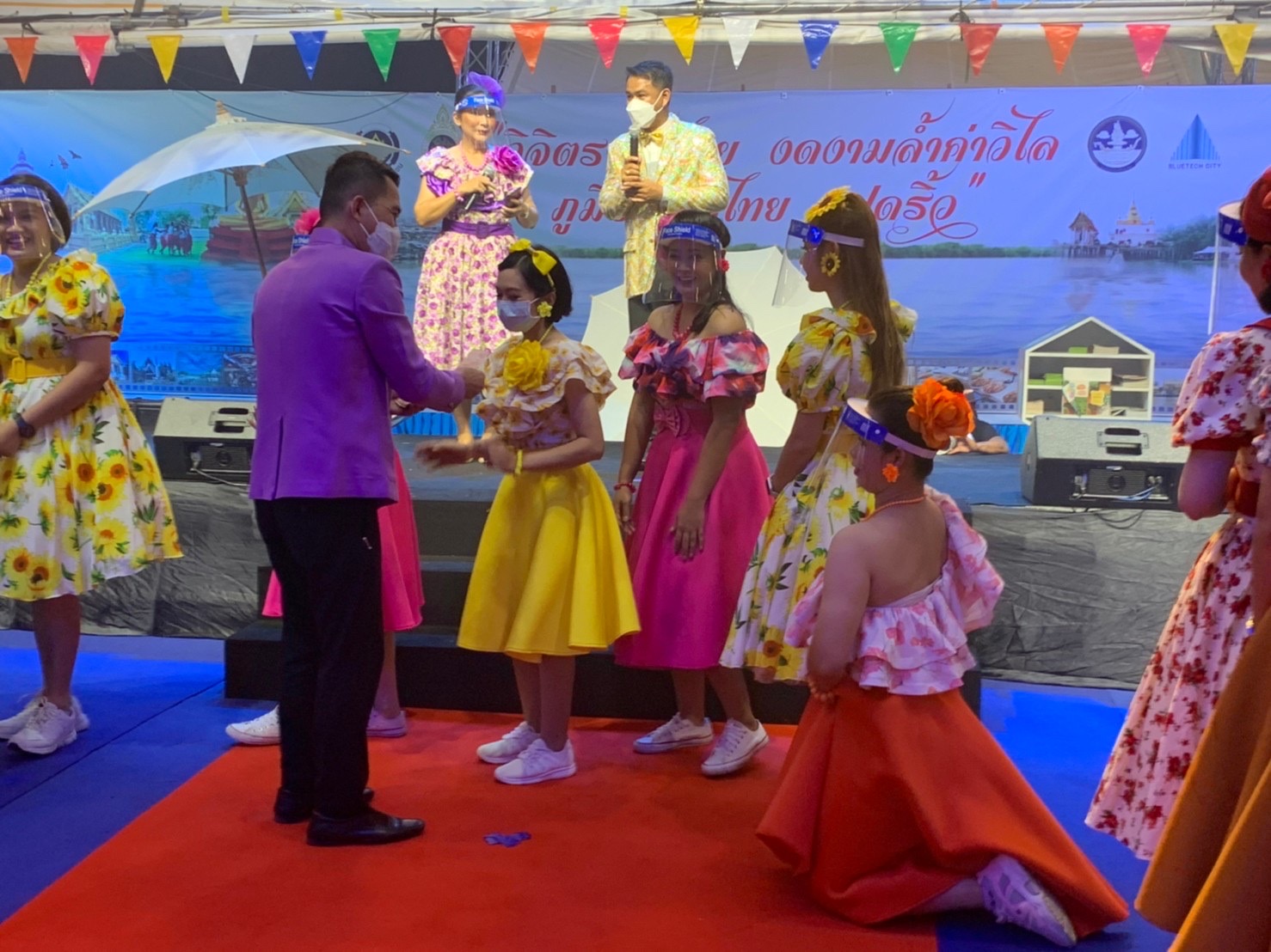 ฉะเชิงเทรา ส่งเสริมและรณรงค์การสวมใส่ผ้าไทย “ผ้าไทย ใส่ให้สนุก” ??