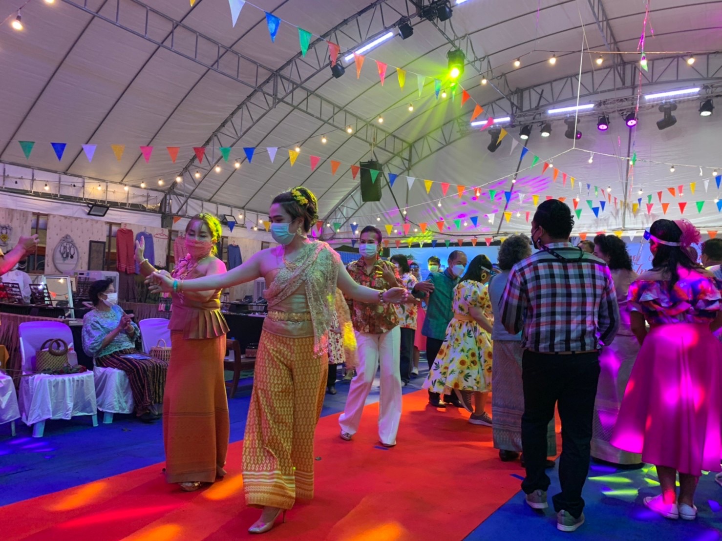 ฉะเชิงเทรา ส่งเสริมและรณรงค์การสวมใส่ผ้าไทย “ผ้าไทย ใส่ให้สนุก” ??