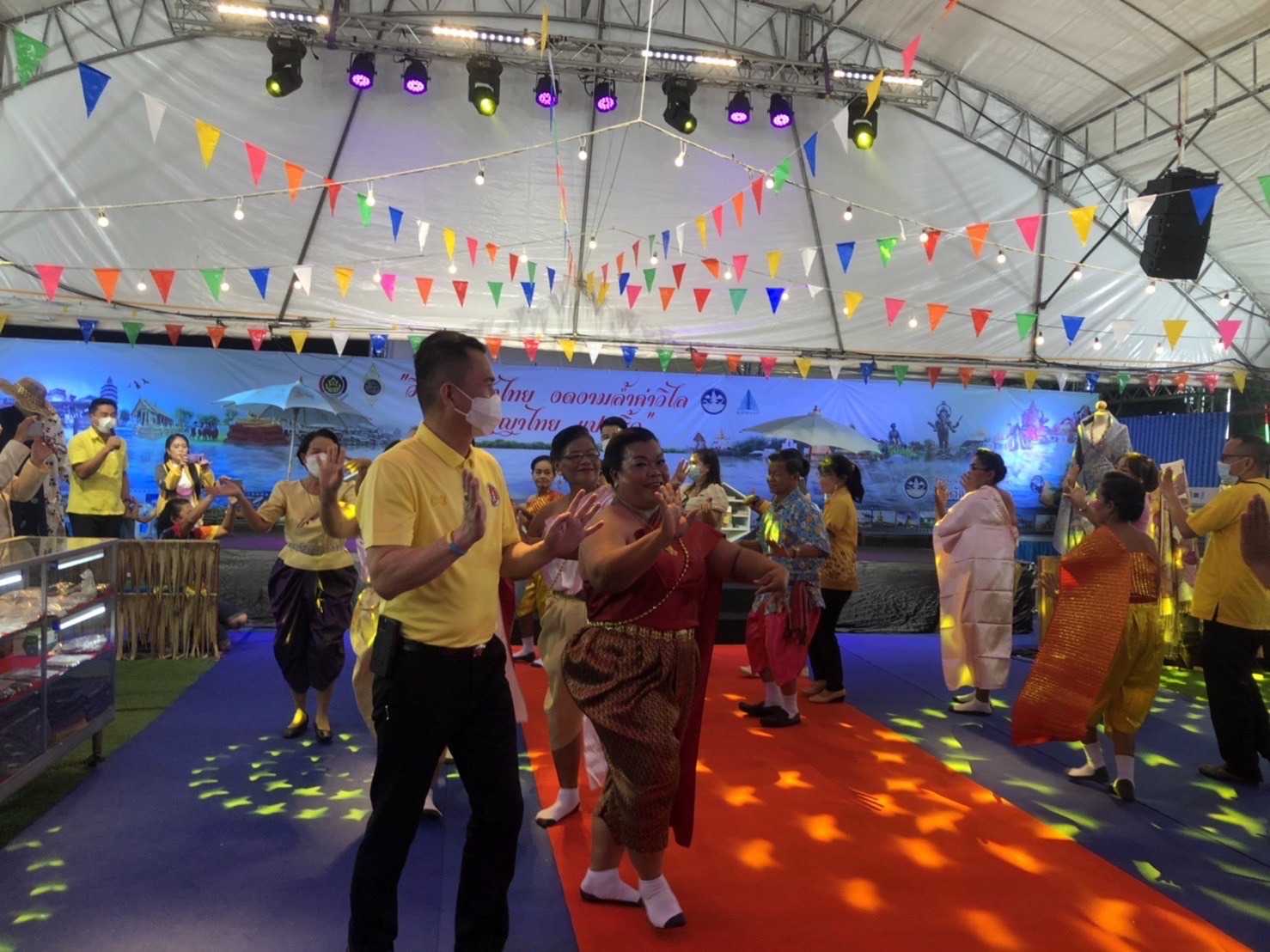 ฉะเชิงเทรา ส่งเสริมและรณรงค์การสวมใส่ผ้าไทย “ผ้าไทย ใส่ให้สนุก” ??