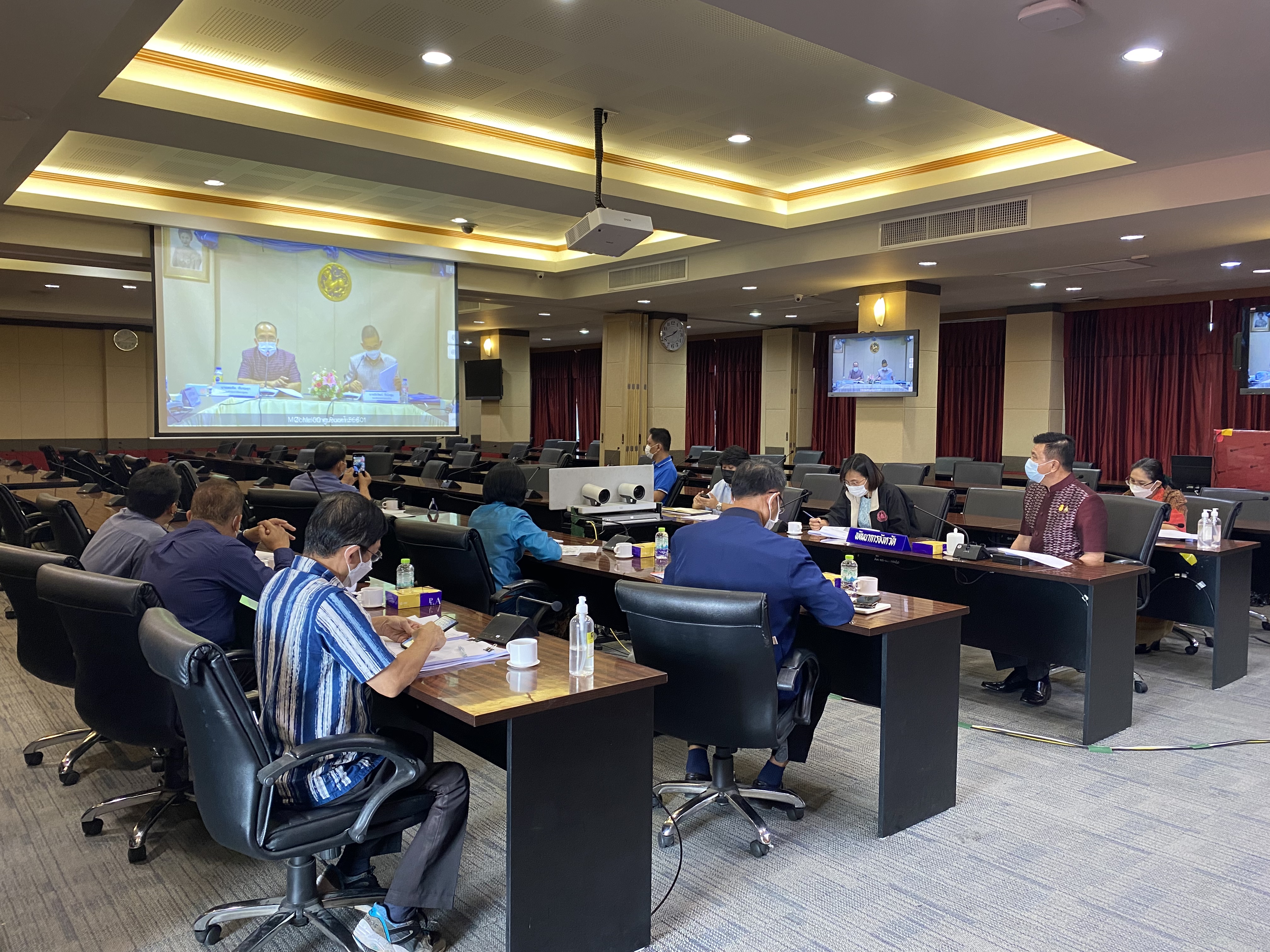 ???จังหวัดฉะเชิงเทรา ร่วมประชุมรับฟังการชี้แจงการขับเคลื่อนการดำเนินงานขจัดความยากจนและพัฒนาคนทุกช่วงวัยอย่างยั่งยืนตามหลักปรัชญาของเศรษฐกิจพอเพียง (ศจพ.)