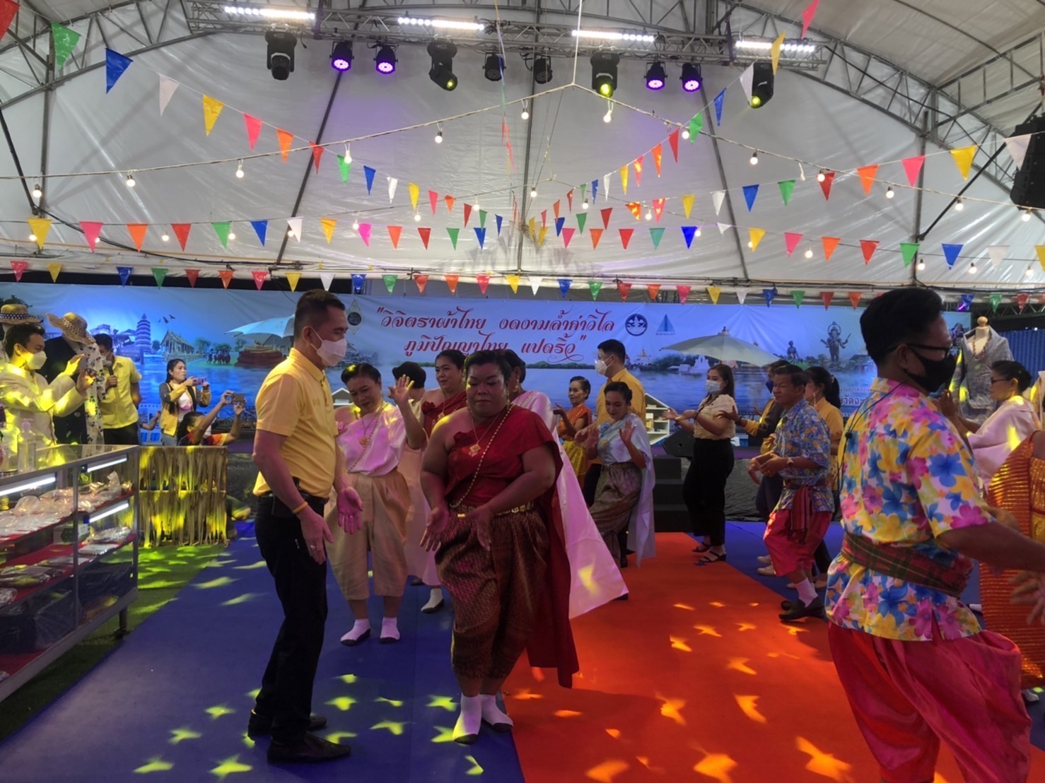 ฉะเชิงเทรา ส่งเสริมและรณรงค์การสวมใส่ผ้าไทย “ผ้าไทย ใส่ให้สนุก” ??