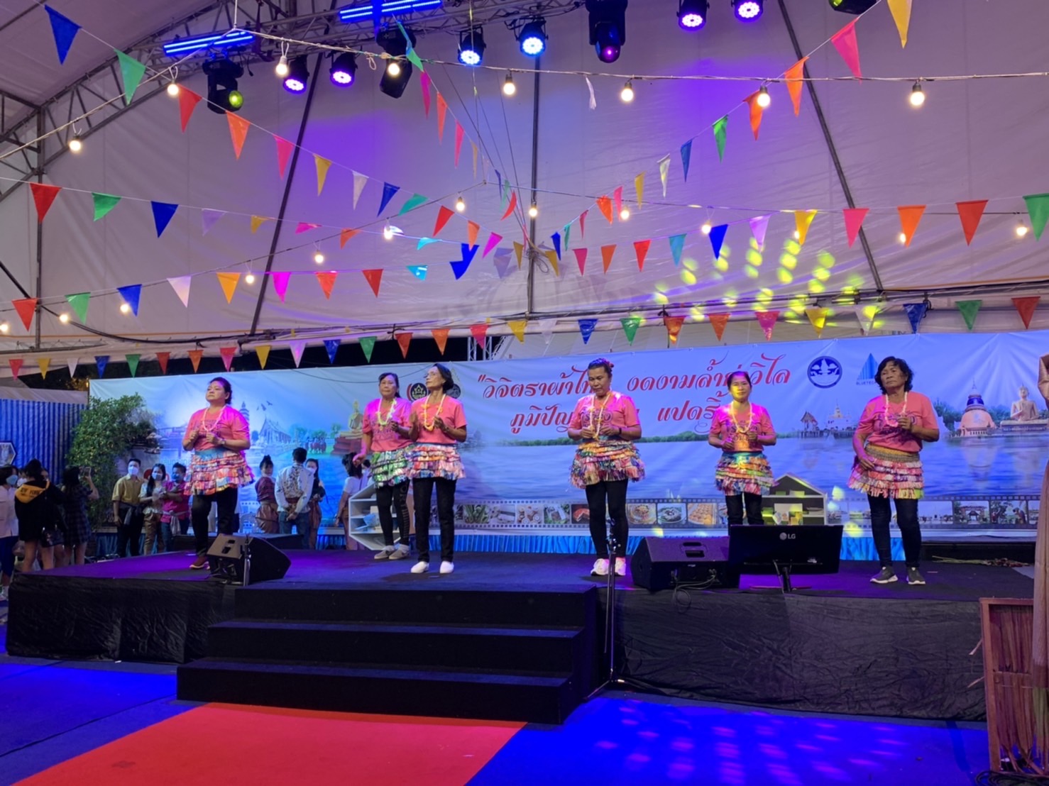 ฉะเชิงเทรา ส่งเสริมและรณรงค์การสวมใส่ผ้าไทย “ผ้าไทย ใส่ให้สนุก” ??