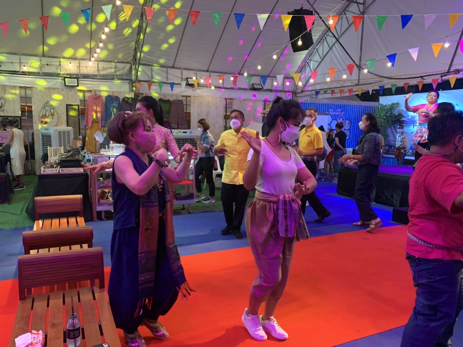 ฉะเชิงเทรา ส่งเสริมและรณรงค์การสวมใส่ผ้าไทย “ผ้าไทย ใส่ให้สนุก” ??