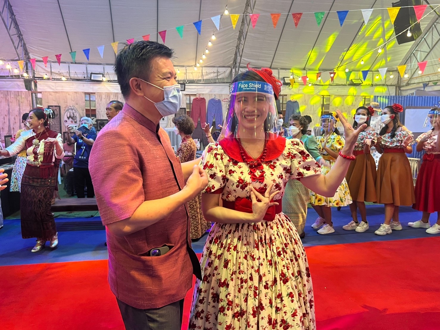 ฉะเชิงเทรา ส่งเสริมและรณรงค์การสวมใส่ผ้าไทย “ผ้าไทย ใส่ให้สนุก” ??