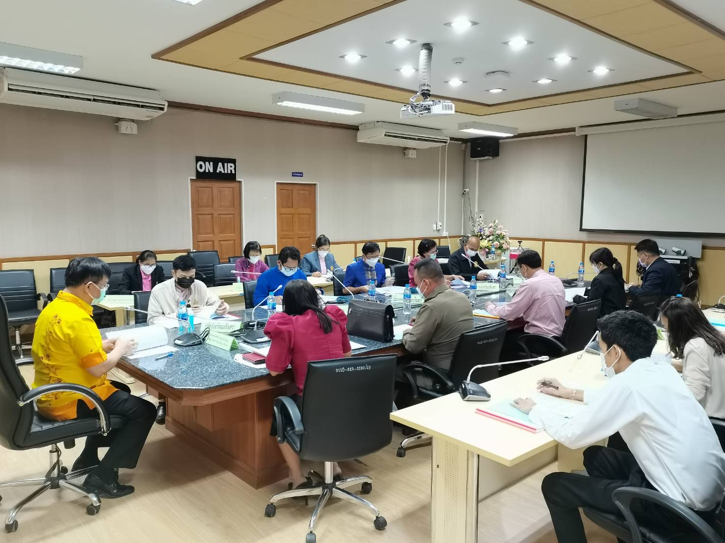 ??พช.ฉะเชิงเทรา ร่วมประชุมคณะกรรมการพิจารณาการเสนอขอพระราชทานเครื่องราชอิสริยาภรณ์ อันเป็นที่สรรเสริญยิ่งดิเรกคุณาภรณ์ ประจำปี 2565 ครั้งที่ 2/2564