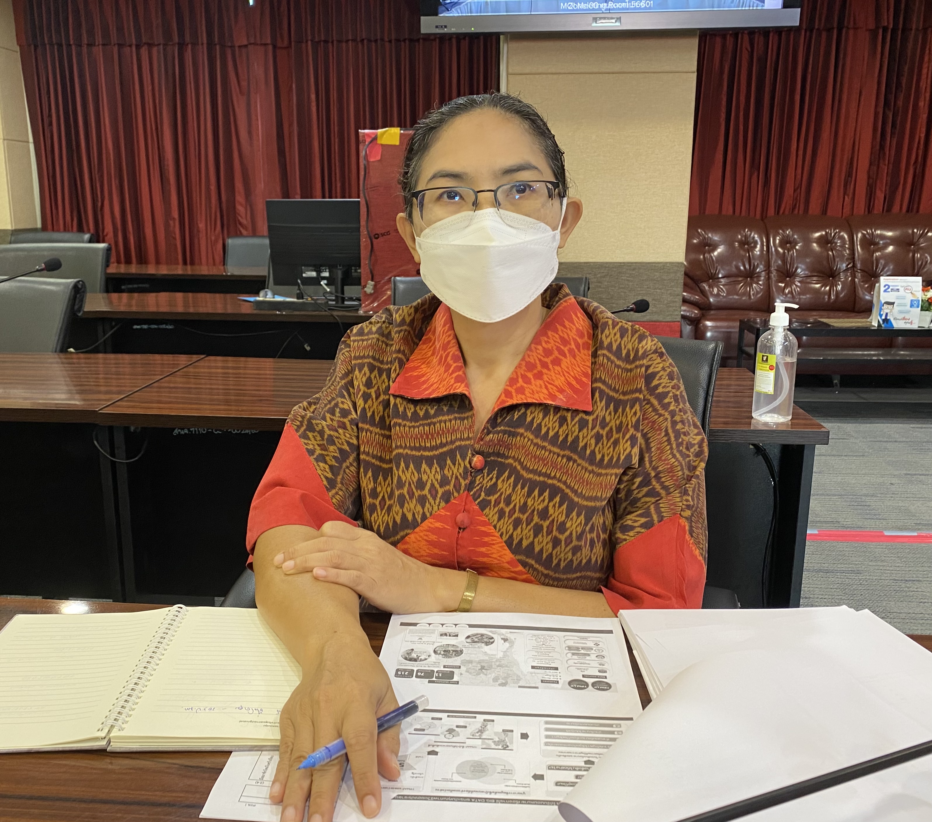 ???จังหวัดฉะเชิงเทรา ร่วมประชุมรับฟังการชี้แจงการขับเคลื่อนการดำเนินงานขจัดความยากจนและพัฒนาคนทุกช่วงวัยอย่างยั่งยืนตามหลักปรัชญาของเศรษฐกิจพอเพียง (ศจพ.)