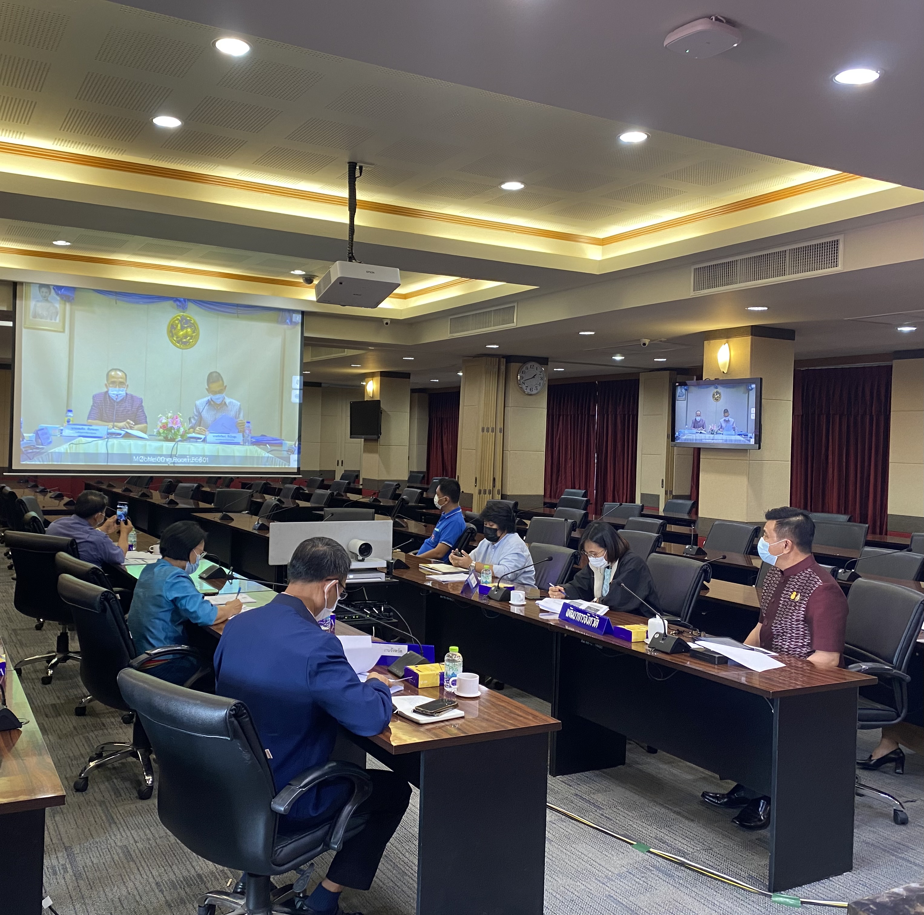 ???จังหวัดฉะเชิงเทรา ร่วมประชุมรับฟังการชี้แจงการขับเคลื่อนการดำเนินงานขจัดความยากจนและพัฒนาคนทุกช่วงวัยอย่างยั่งยืนตามหลักปรัชญาของเศรษฐกิจพอเพียง (ศจพ.)