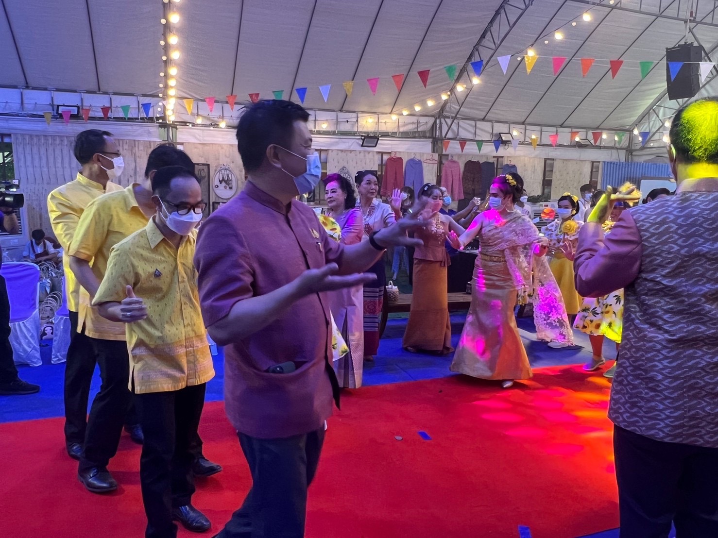 ฉะเชิงเทรา ส่งเสริมและรณรงค์การสวมใส่ผ้าไทย “ผ้าไทย ใส่ให้สนุก” ??