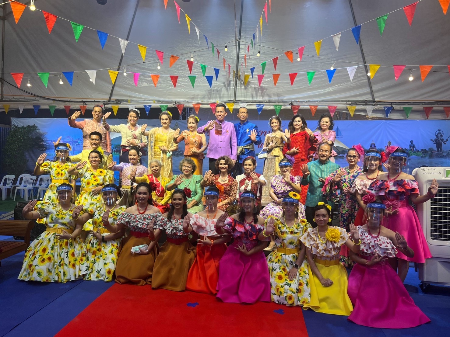 ฉะเชิงเทรา ส่งเสริมและรณรงค์การสวมใส่ผ้าไทย “ผ้าไทย ใส่ให้สนุก” ??