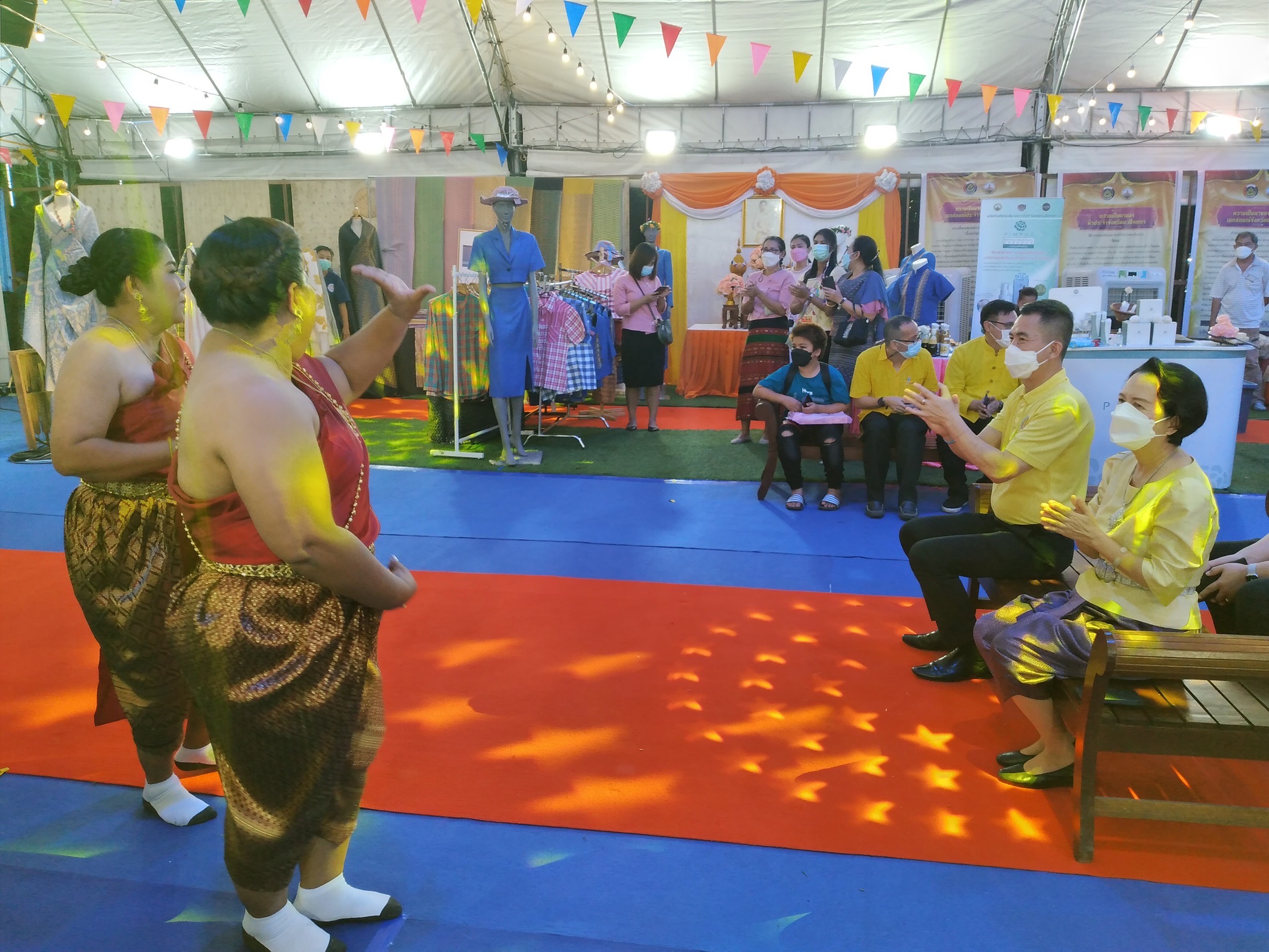 ฉะเชิงเทรา ส่งเสริมและรณรงค์การสวมใส่ผ้าไทย “ผ้าไทย ใส่ให้สนุก” ??