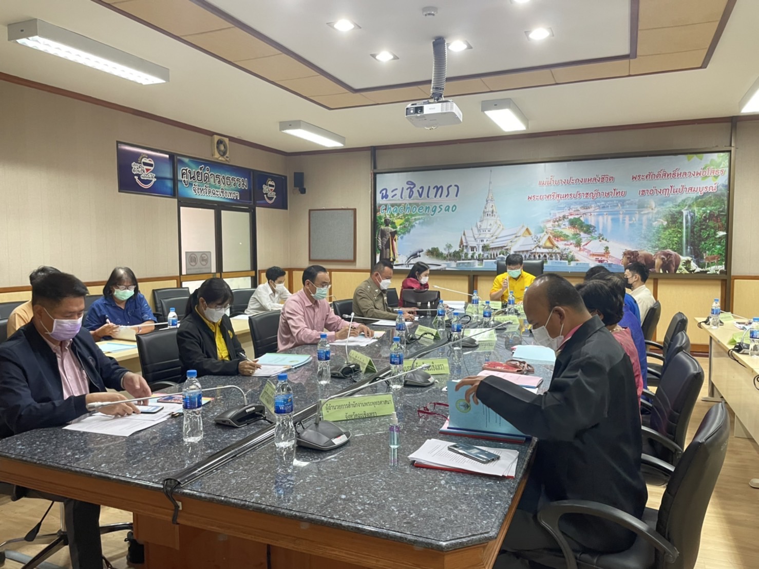 ??พช.ฉะเชิงเทรา ร่วมประชุมคณะกรรมการพิจารณาการเสนอขอพระราชทานเครื่องราชอิสริยาภรณ์ อันเป็นที่สรรเสริญยิ่งดิเรกคุณาภรณ์ ประจำปี 2565 ครั้งที่ 2/2564