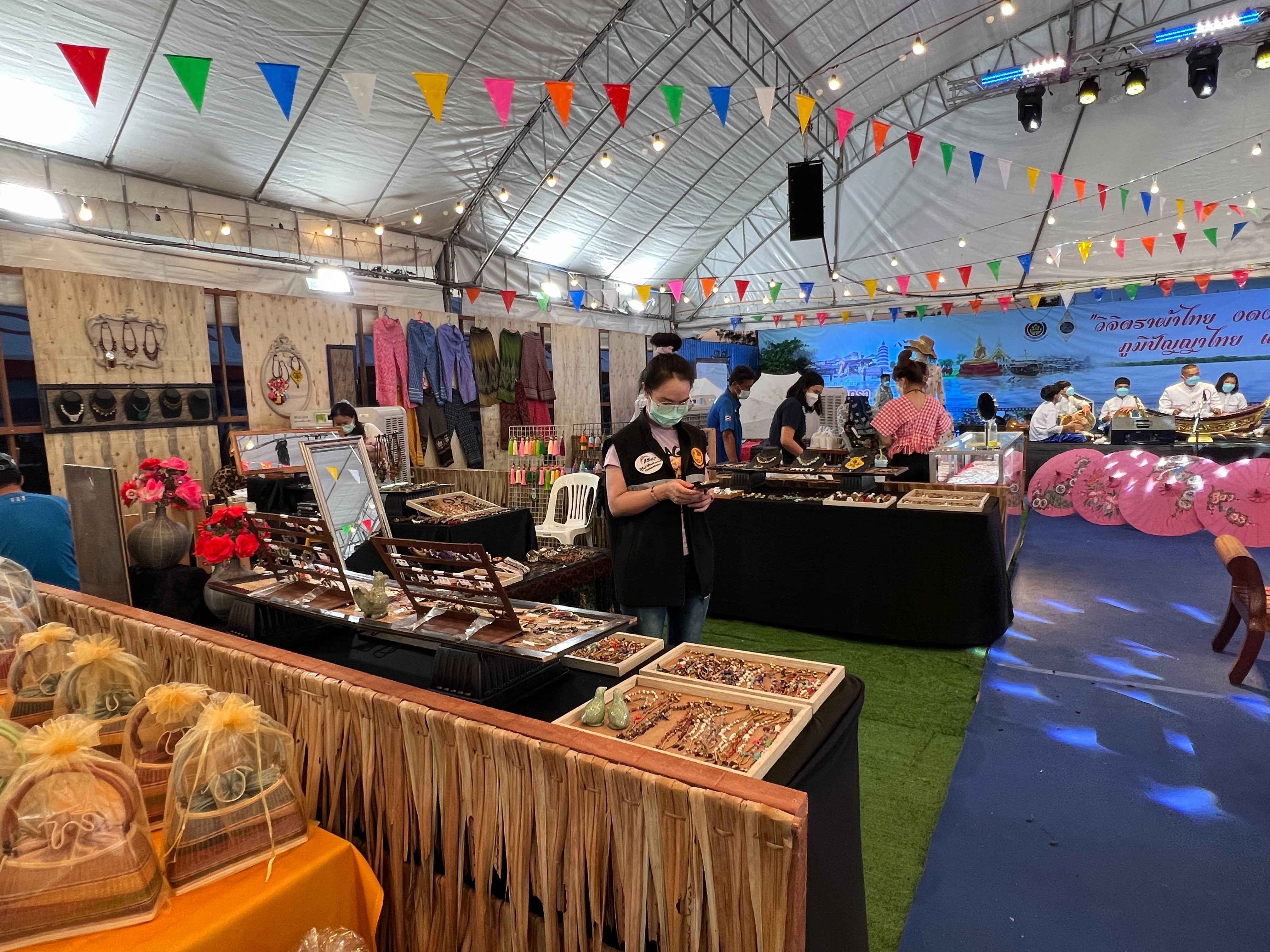 ฉะเชิงเทรา ส่งเสริมและรณรงค์การสวมใส่ผ้าไทย “ผ้าไทย ใส่ให้สนุก” ??