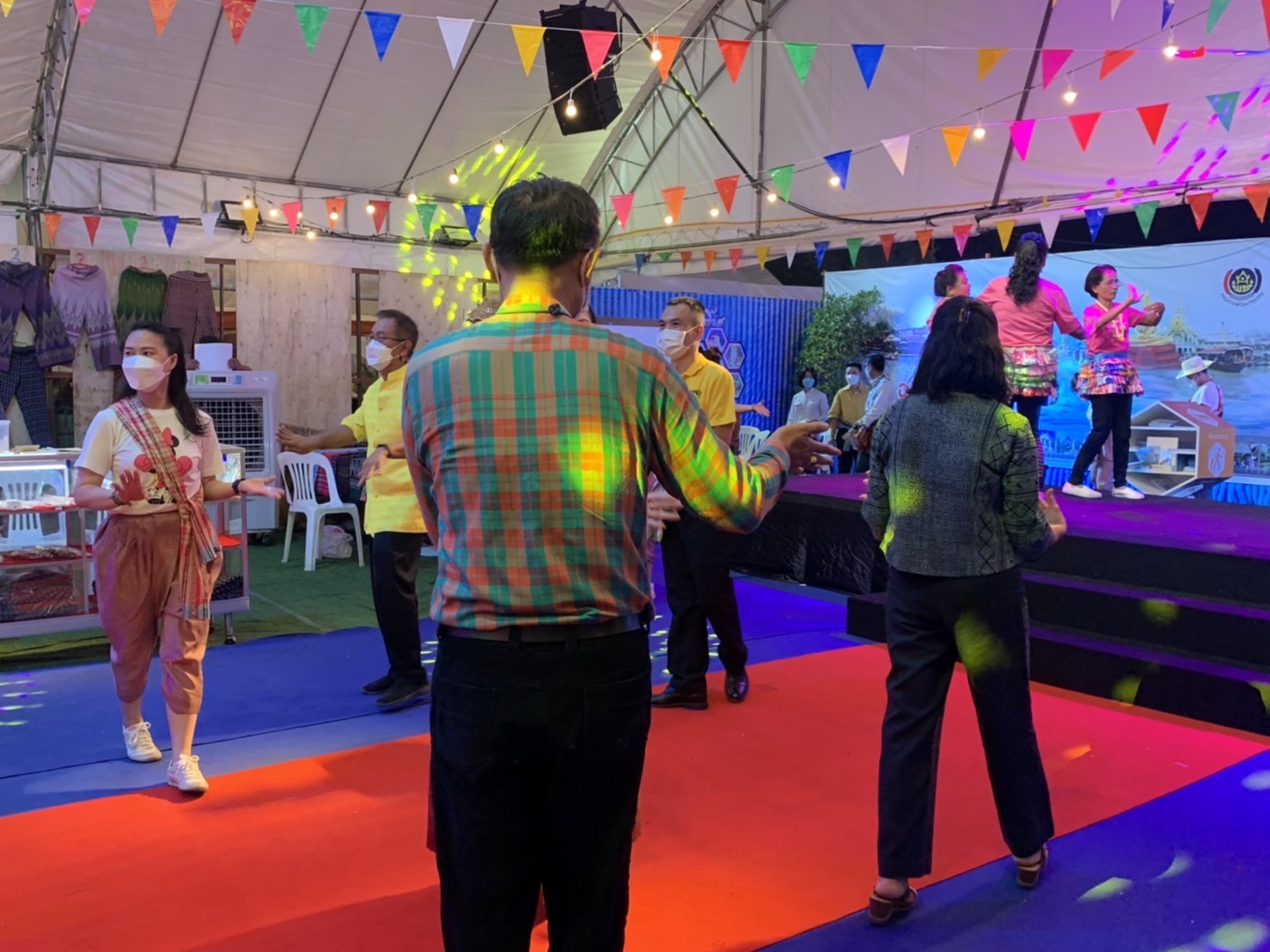 ฉะเชิงเทรา ส่งเสริมและรณรงค์การสวมใส่ผ้าไทย “ผ้าไทย ใส่ให้สนุก” ??