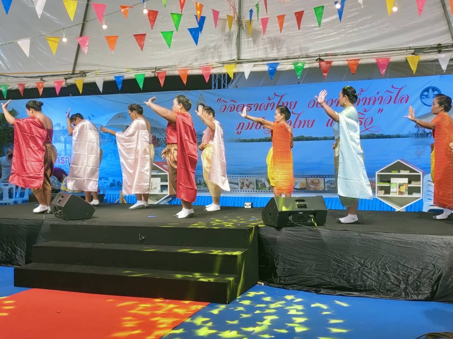 ฉะเชิงเทรา ส่งเสริมและรณรงค์การสวมใส่ผ้าไทย “ผ้าไทย ใส่ให้สนุก” ??