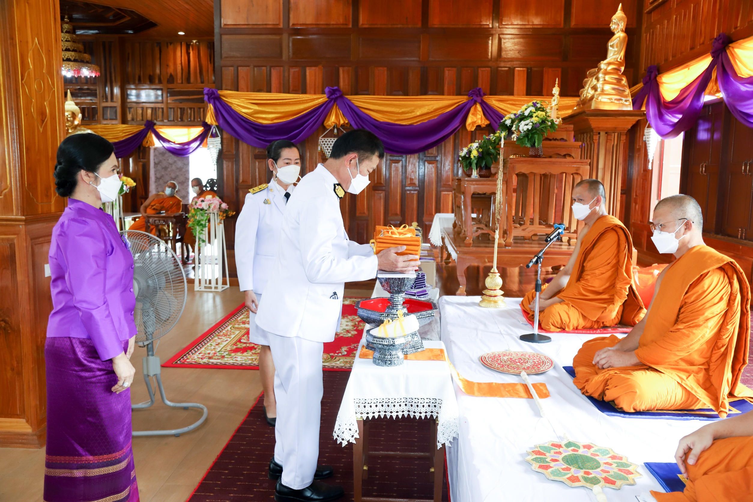 พัฒนาการจังหวัดฉะเชิงเทรา นำข้าราชการเข้าร่วมพิธีถวายผ้าพระกฐินพระราชทาน