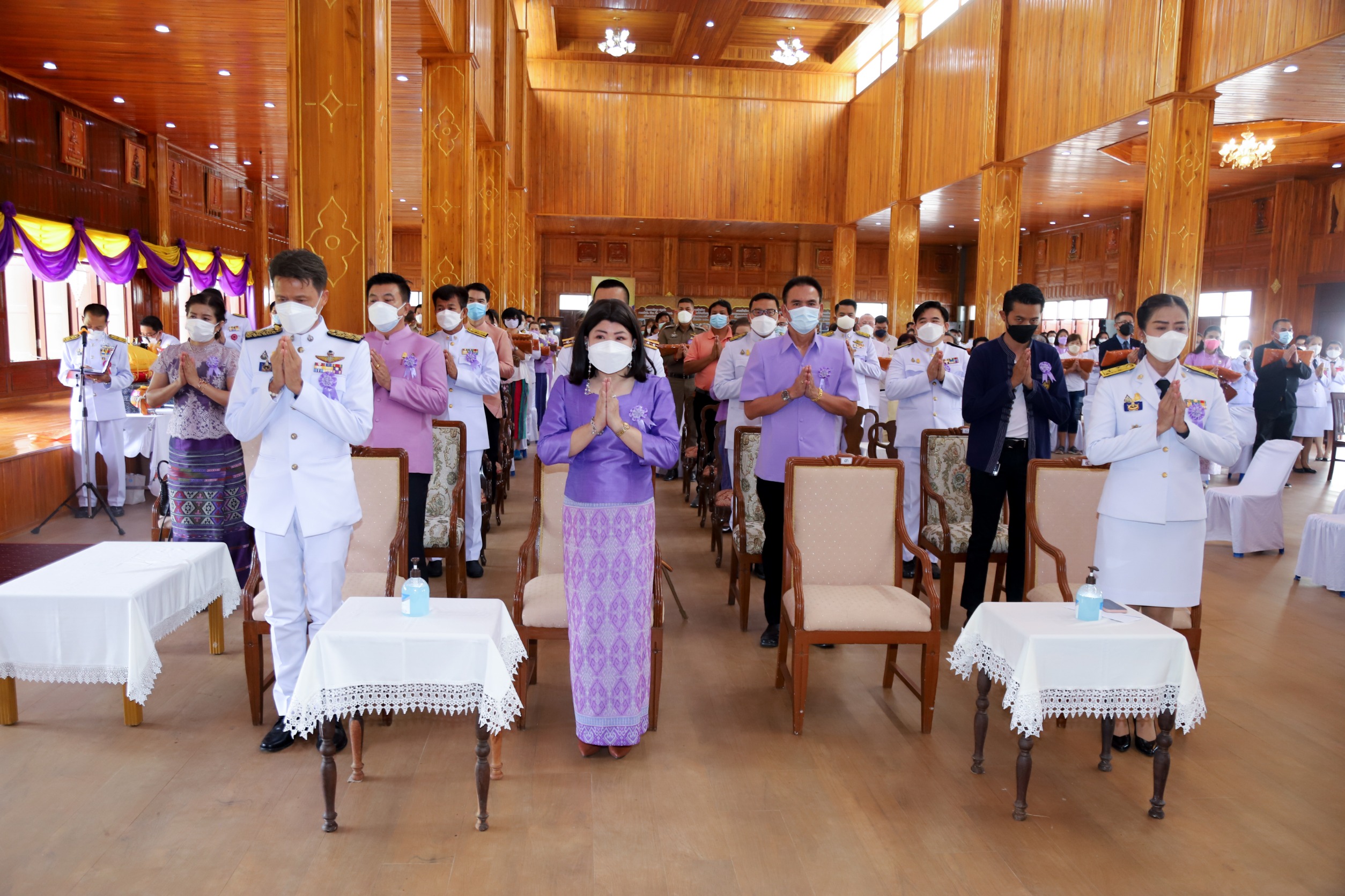 พัฒนาการจังหวัดฉะเชิงเทรา นำข้าราชการเข้าร่วมพิธีถวายผ้าพระกฐินพระราชทาน