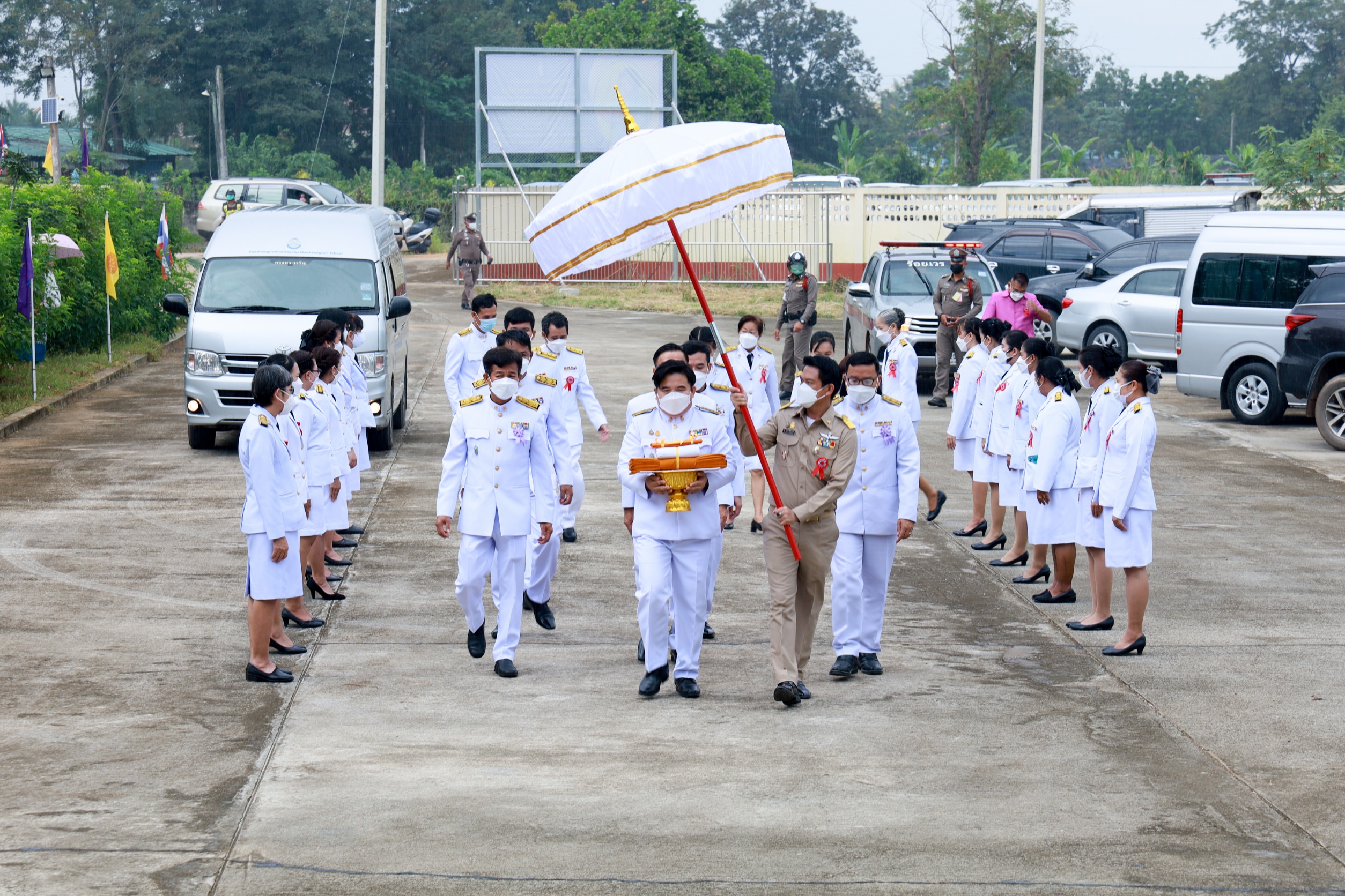 พัฒนาการจังหวัดฉะเชิงเทรา นำข้าราชการเข้าร่วมพิธีถวายผ้าพระกฐินพระราชทาน