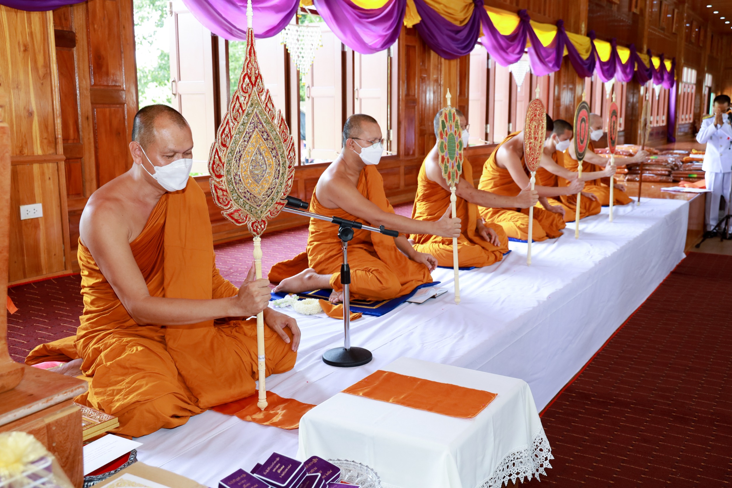 พัฒนาการจังหวัดฉะเชิงเทรา นำข้าราชการเข้าร่วมพิธีถวายผ้าพระกฐินพระราชทาน