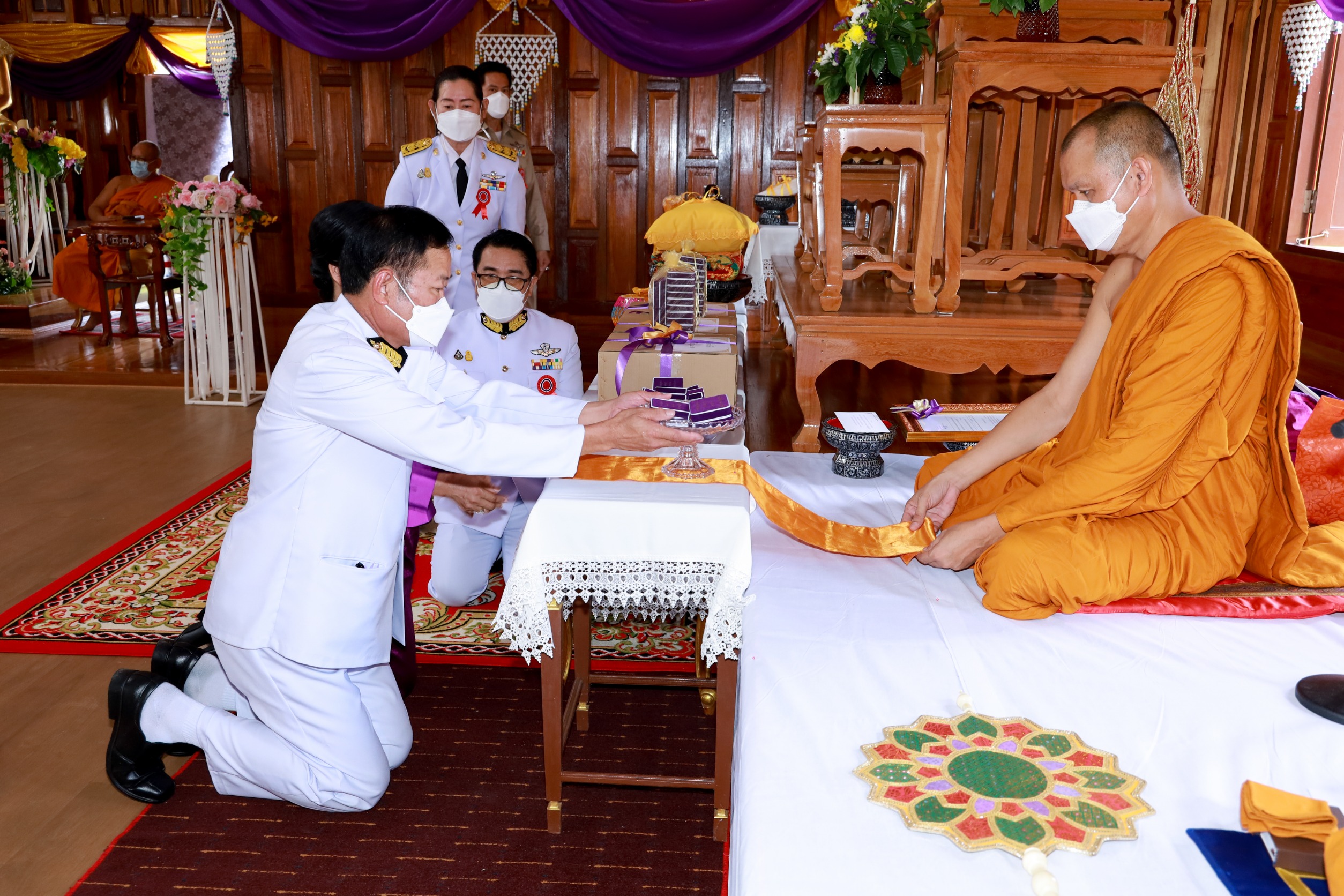 พัฒนาการจังหวัดฉะเชิงเทรา นำข้าราชการเข้าร่วมพิธีถวายผ้าพระกฐินพระราชทาน