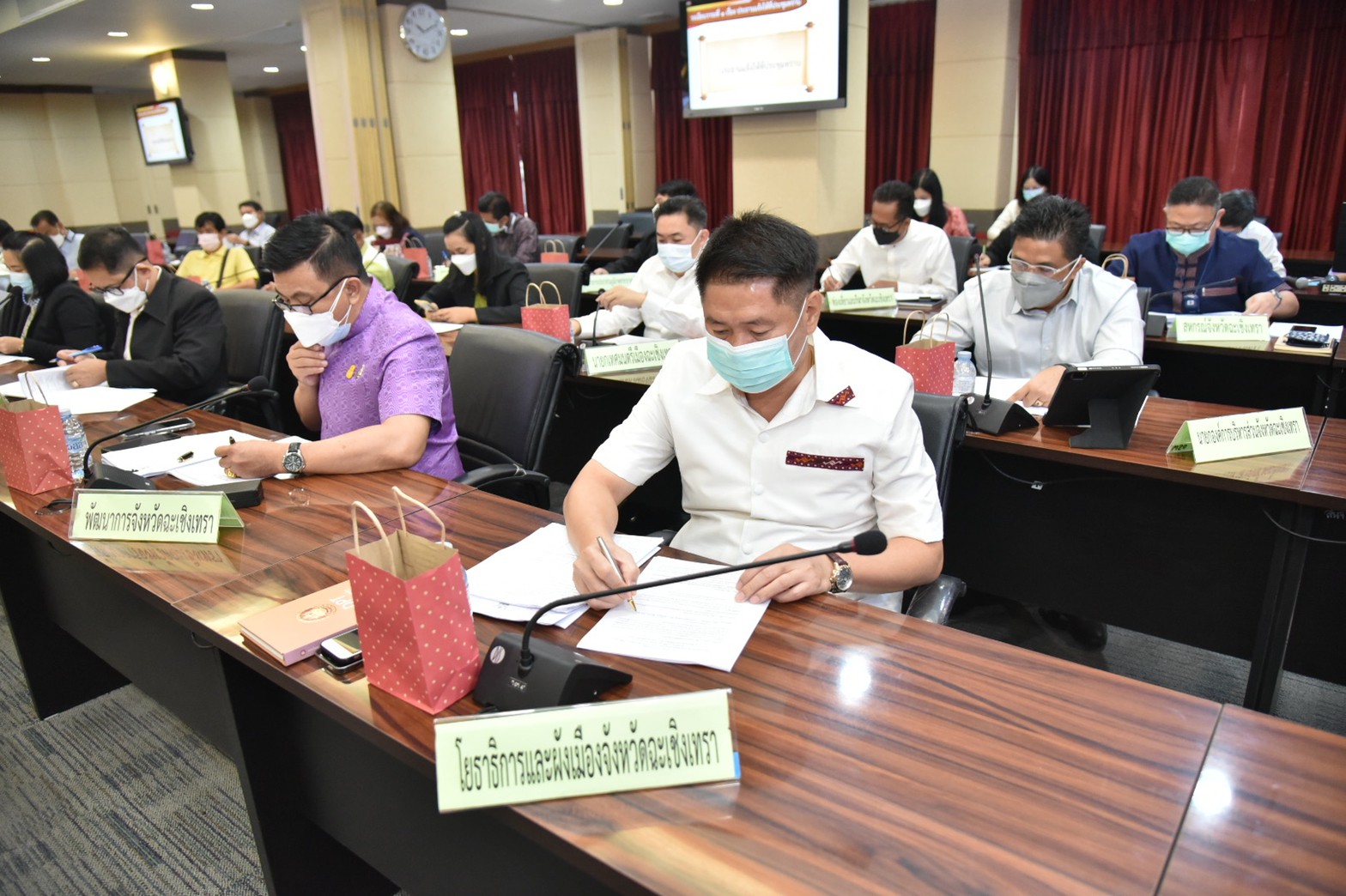 ???‍?พช.ฉะเชิงเทรา ร่วมประชุมคณะกรรมการบริหารงานจังหวัดแบบบูรณาการ (ก.บ.จ.) จังหวัดฉะเชิงเทรา ครั้งที่ 4 /2564