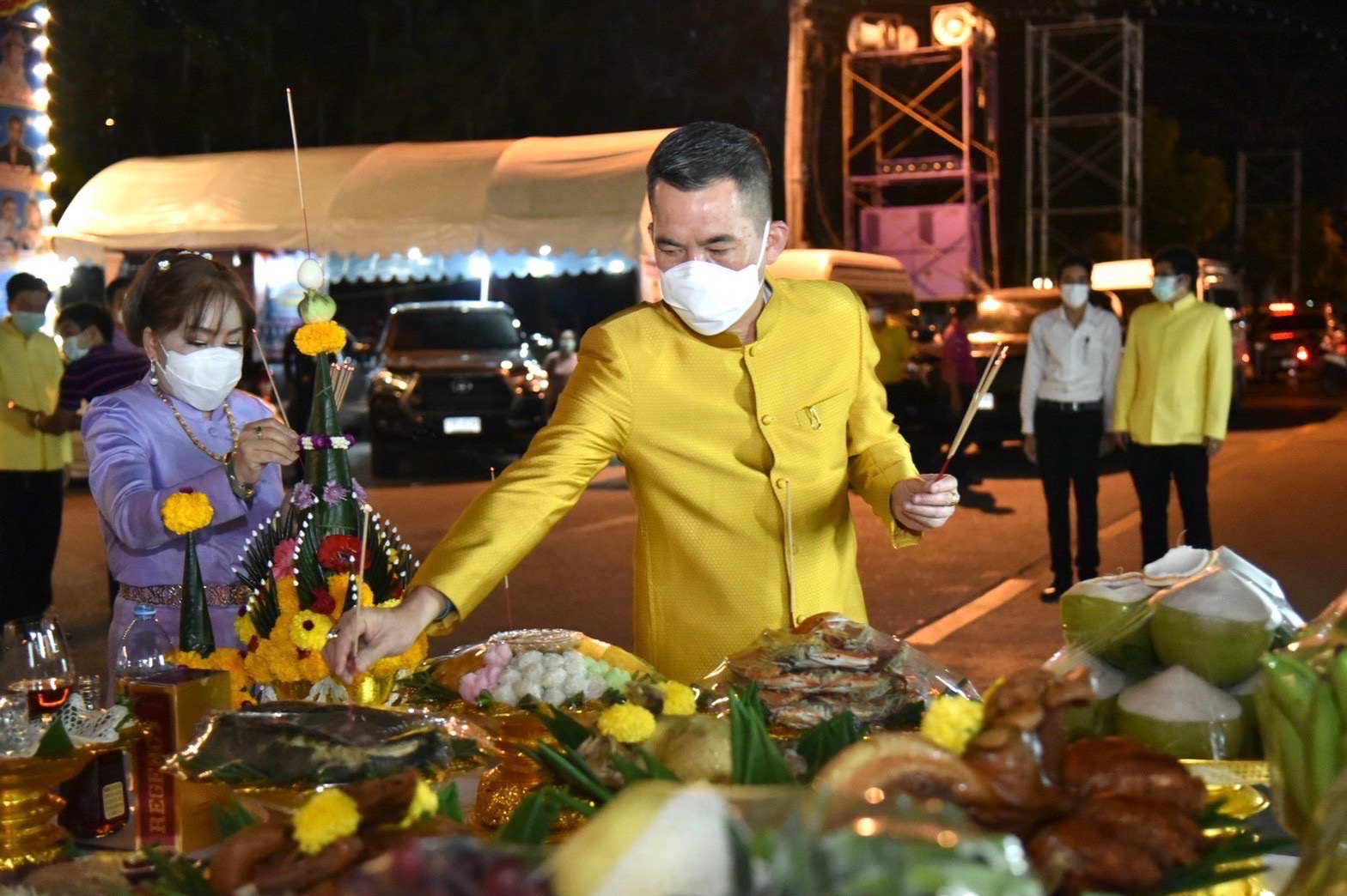 ??ฉะเชิงเทรา บวงสรวงหลวงพ่อโสธร ไข่ไก่ต้ม จำนวน 119,999 ฟอง และเปิดขบวนแห่องค์หลวงพ่อโสธรทางบก