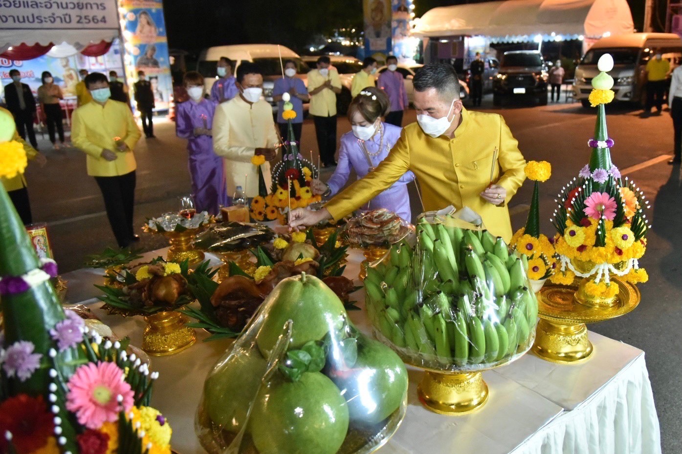 ??ฉะเชิงเทรา บวงสรวงหลวงพ่อโสธร ไข่ไก่ต้ม จำนวน 119,999 ฟอง และเปิดขบวนแห่องค์หลวงพ่อโสธรทางบก