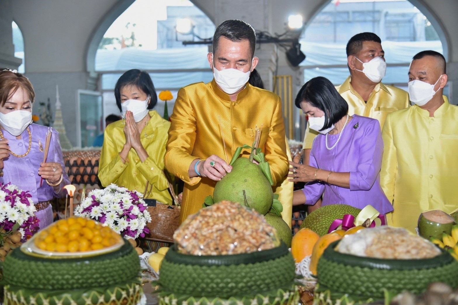 ??ฉะเชิงเทรา บวงสรวงหลวงพ่อโสธร ไข่ไก่ต้ม จำนวน 119,999 ฟอง และเปิดขบวนแห่องค์หลวงพ่อโสธรทางบก