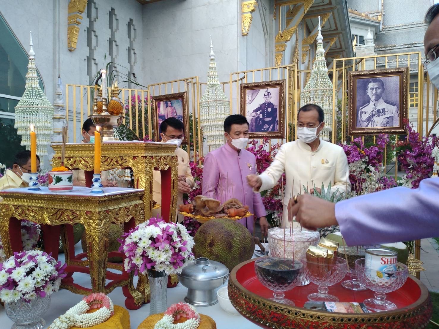 ??ฉะเชิงเทรา บวงสรวงหลวงพ่อโสธร ไข่ไก่ต้ม จำนวน 119,999 ฟอง และเปิดขบวนแห่องค์หลวงพ่อโสธรทางบก