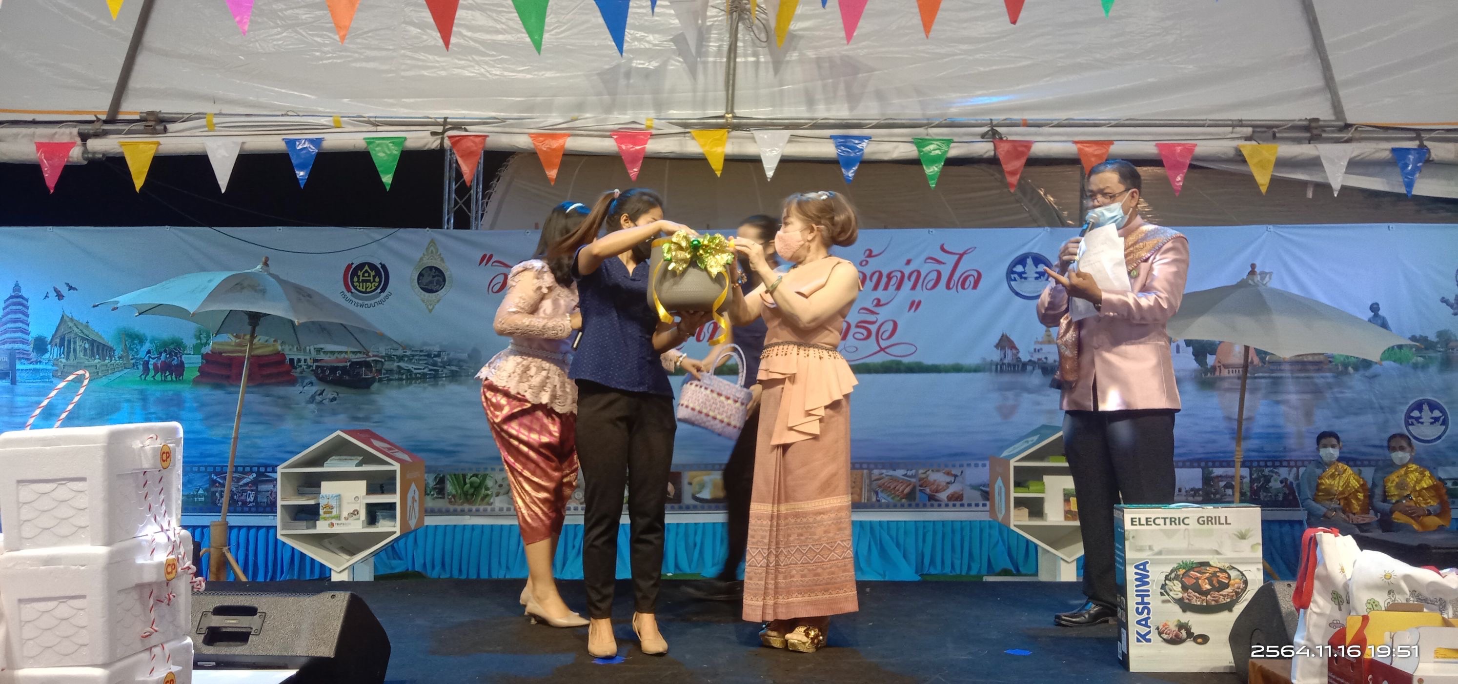 ฉะเชิงเทรา ส่งเสริมและรณรงค์การสวมใส่ผ้าไทย “ผ้าไทย ใส่ให้สนุก” ??