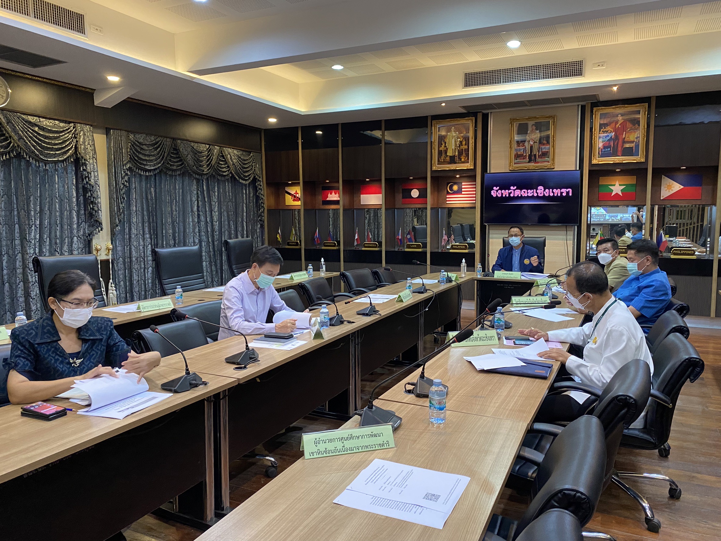 ??‍??พช.ฉะเชิงเทรา ร่วมประชุมการขับเคลื่อนแนวทาง เขตพัฒนาเศรษฐกิจพอเพียง (SEDZ) ด้วยโมเดล เศรษฐกิจใหม่ ผ่านระบบวีดีทัศน์ทางไกล (VCS)