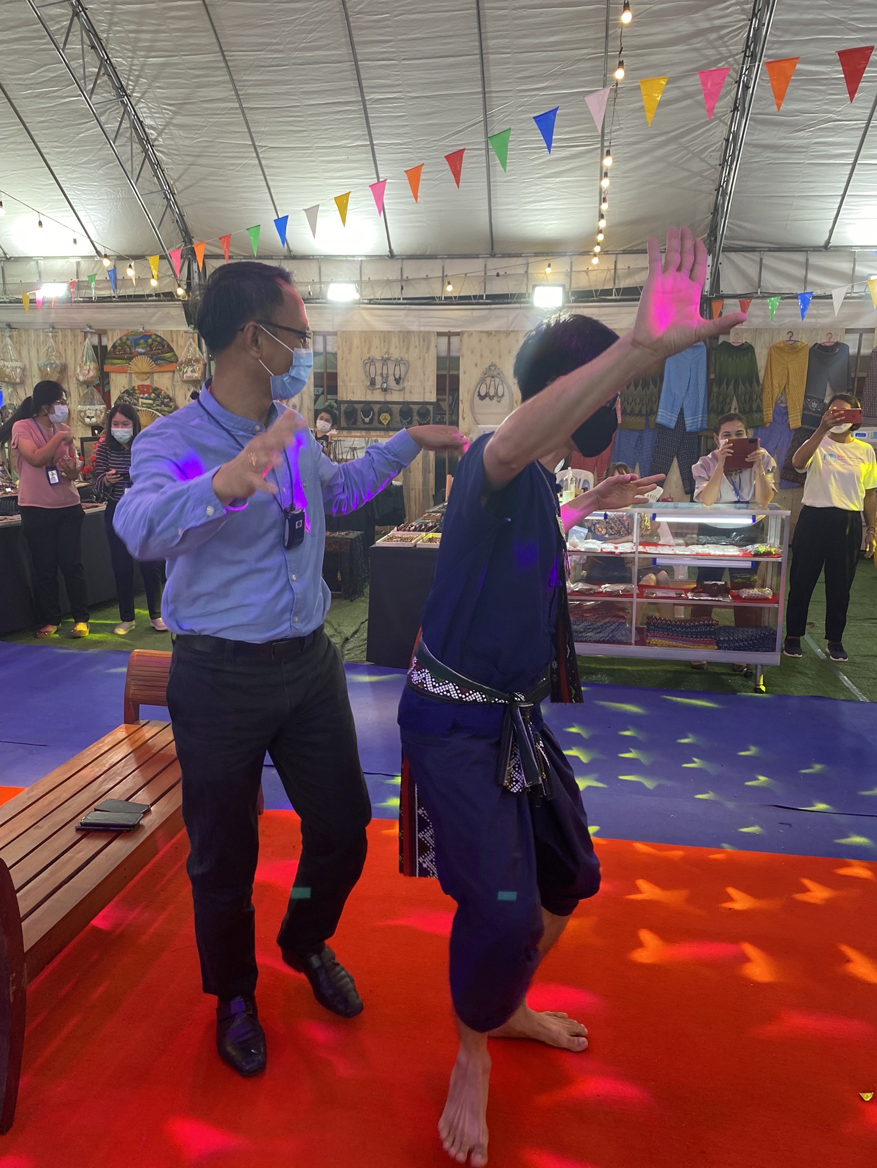 ฉะเชิงเทรา ส่งเสริมและรณรงค์การสวมใส่ผ้าไทย “ผ้าไทย ใส่ให้สนุก” ??