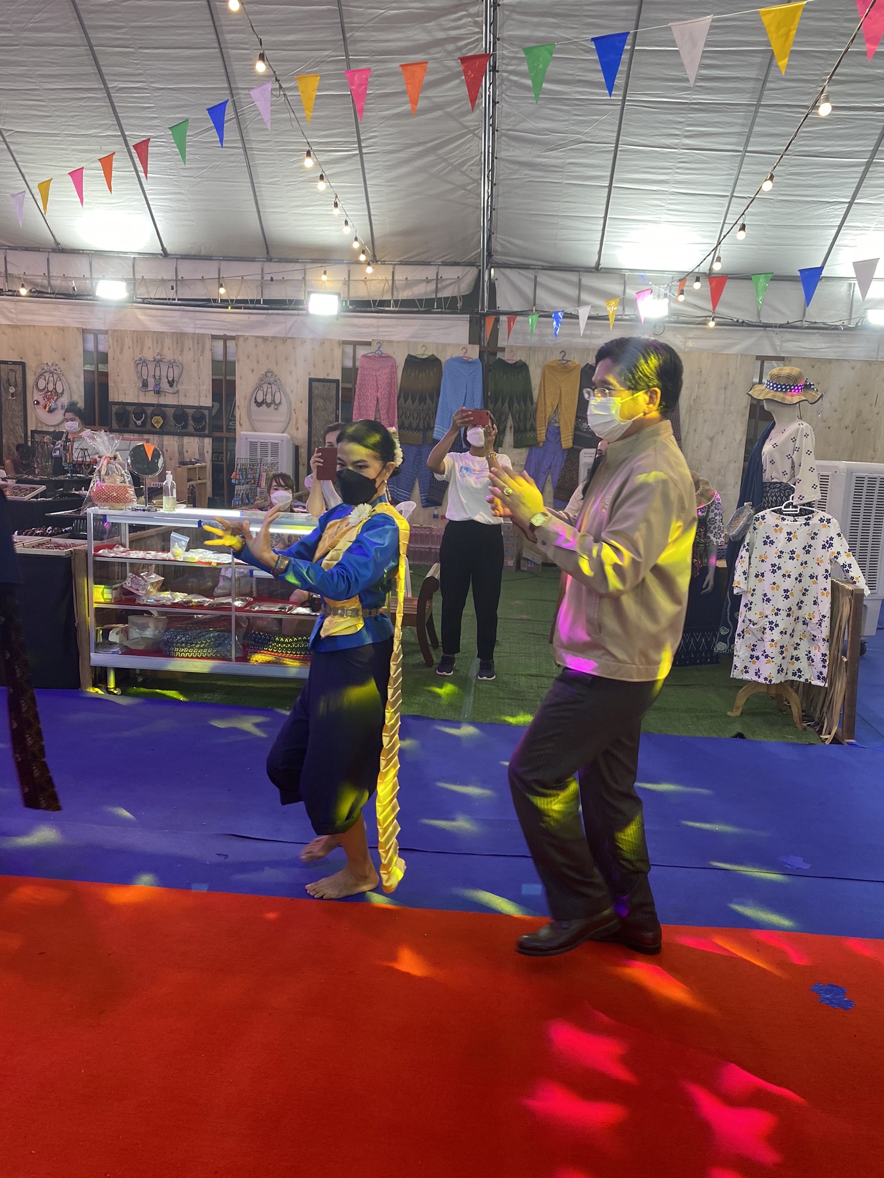 ฉะเชิงเทรา ส่งเสริมและรณรงค์การสวมใส่ผ้าไทย “ผ้าไทย ใส่ให้สนุก” ??