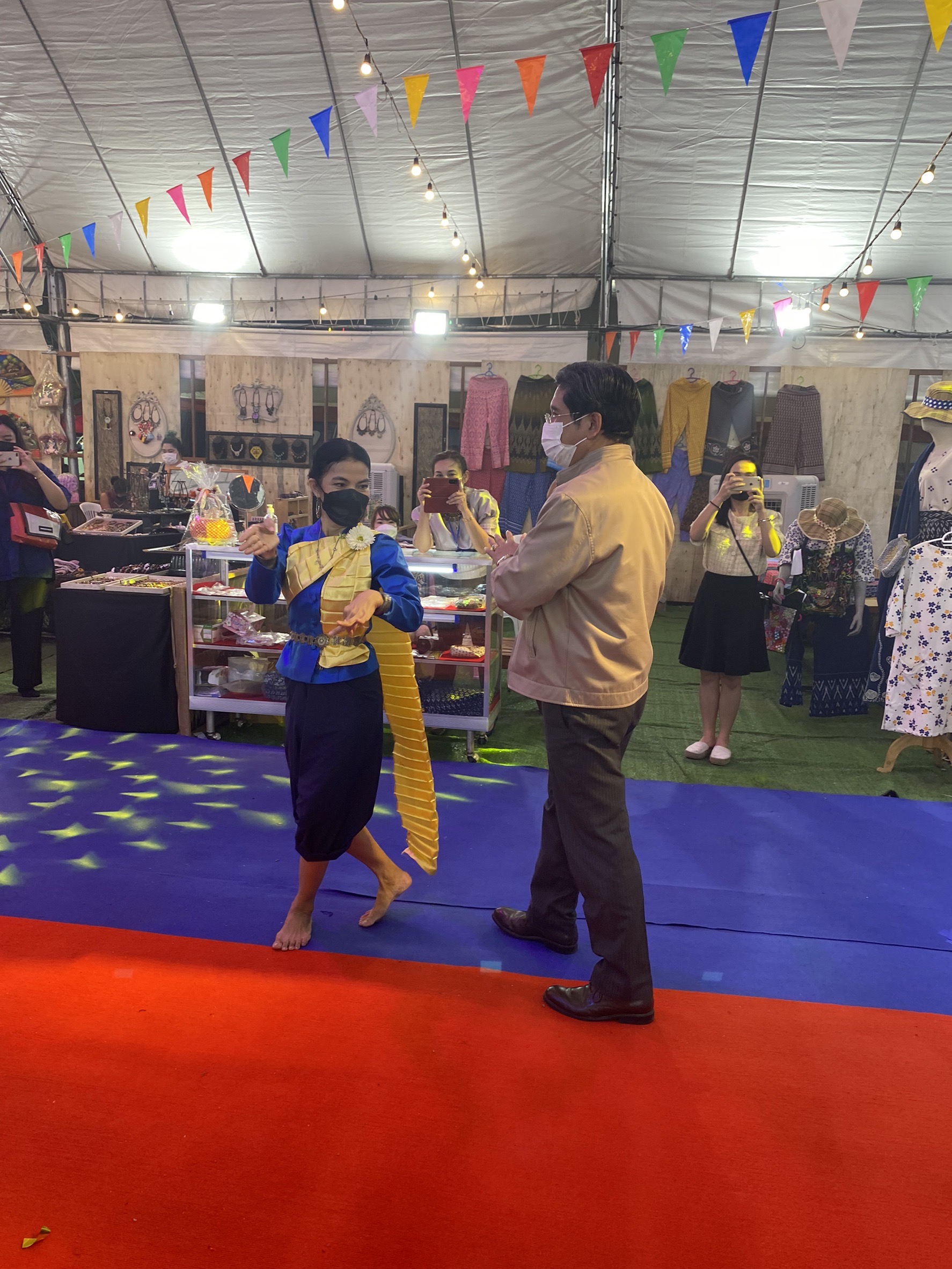 ฉะเชิงเทรา ส่งเสริมและรณรงค์การสวมใส่ผ้าไทย “ผ้าไทย ใส่ให้สนุก” ??