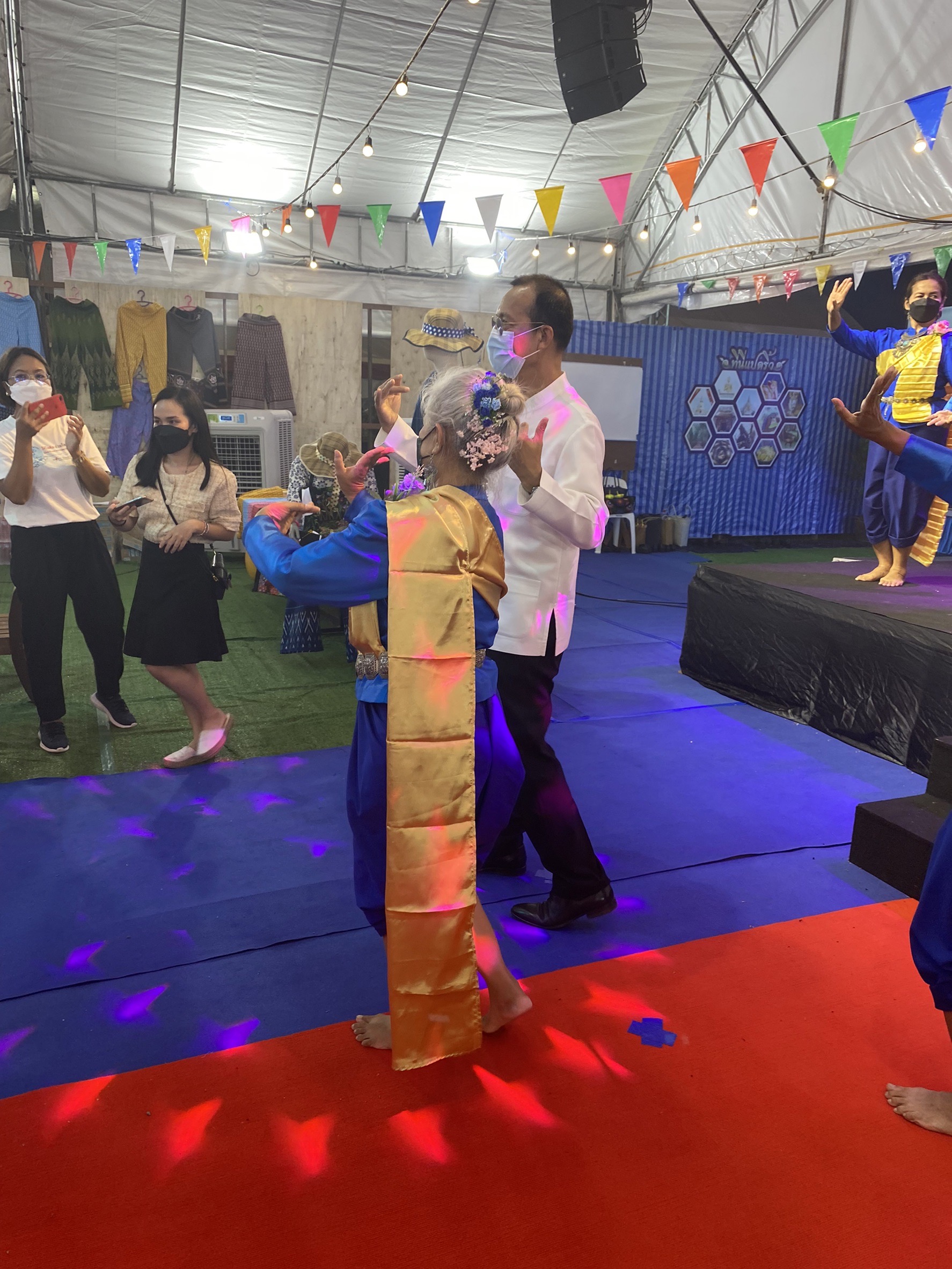 ฉะเชิงเทรา ส่งเสริมและรณรงค์การสวมใส่ผ้าไทย “ผ้าไทย ใส่ให้สนุก” ??