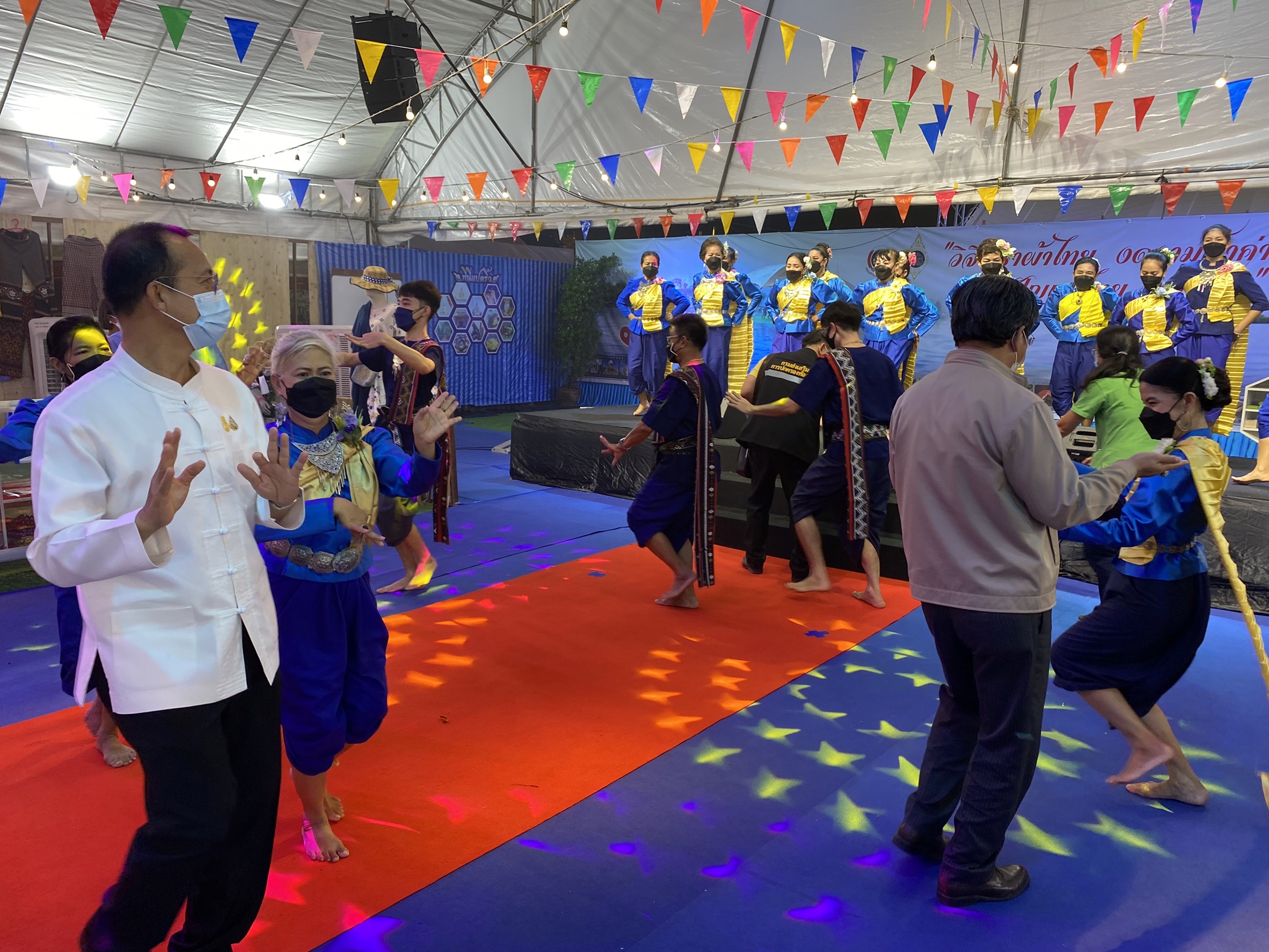 ฉะเชิงเทรา ส่งเสริมและรณรงค์การสวมใส่ผ้าไทย “ผ้าไทย ใส่ให้สนุก” ??