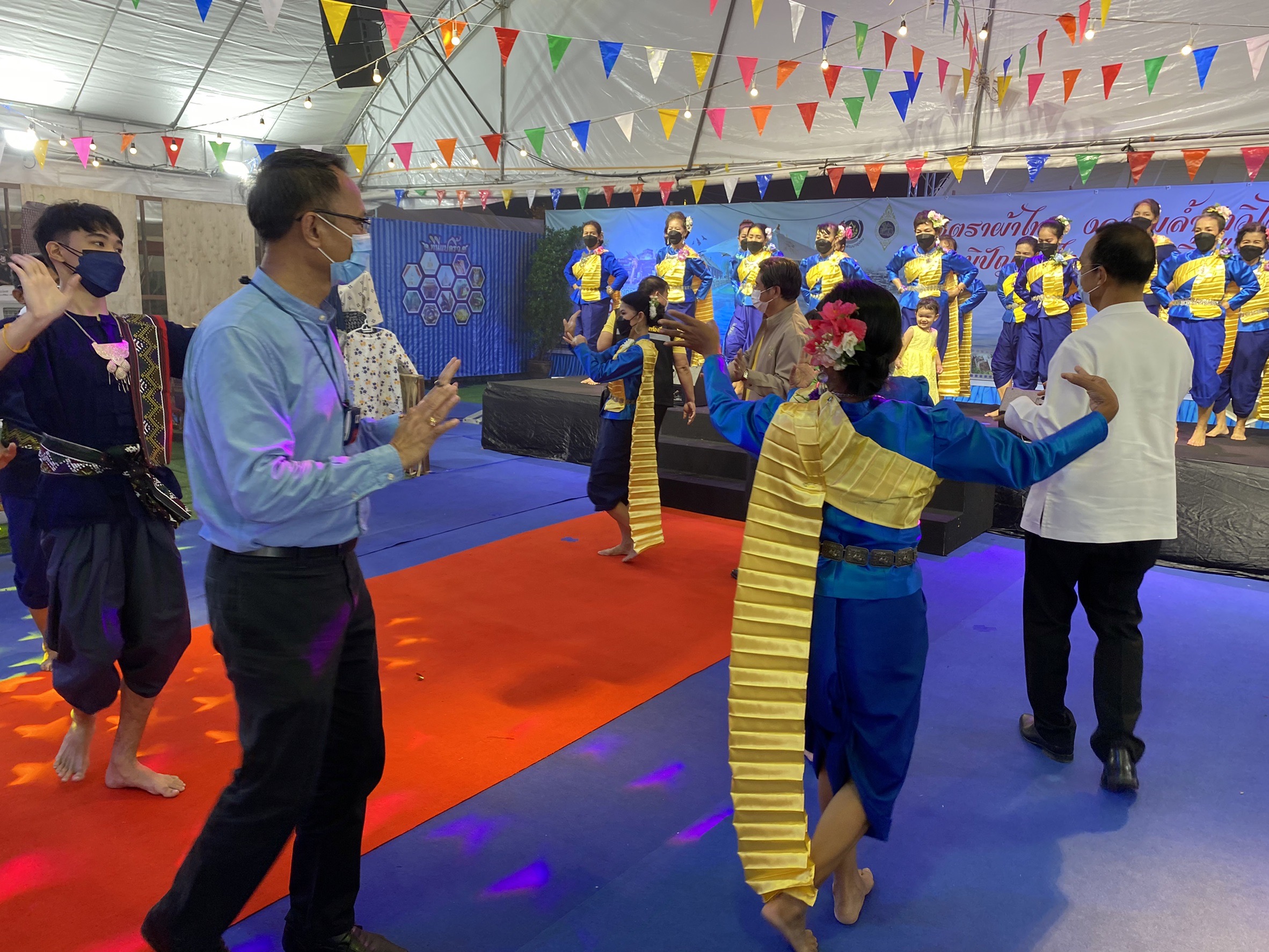 ฉะเชิงเทรา ส่งเสริมและรณรงค์การสวมใส่ผ้าไทย “ผ้าไทย ใส่ให้สนุก” ??