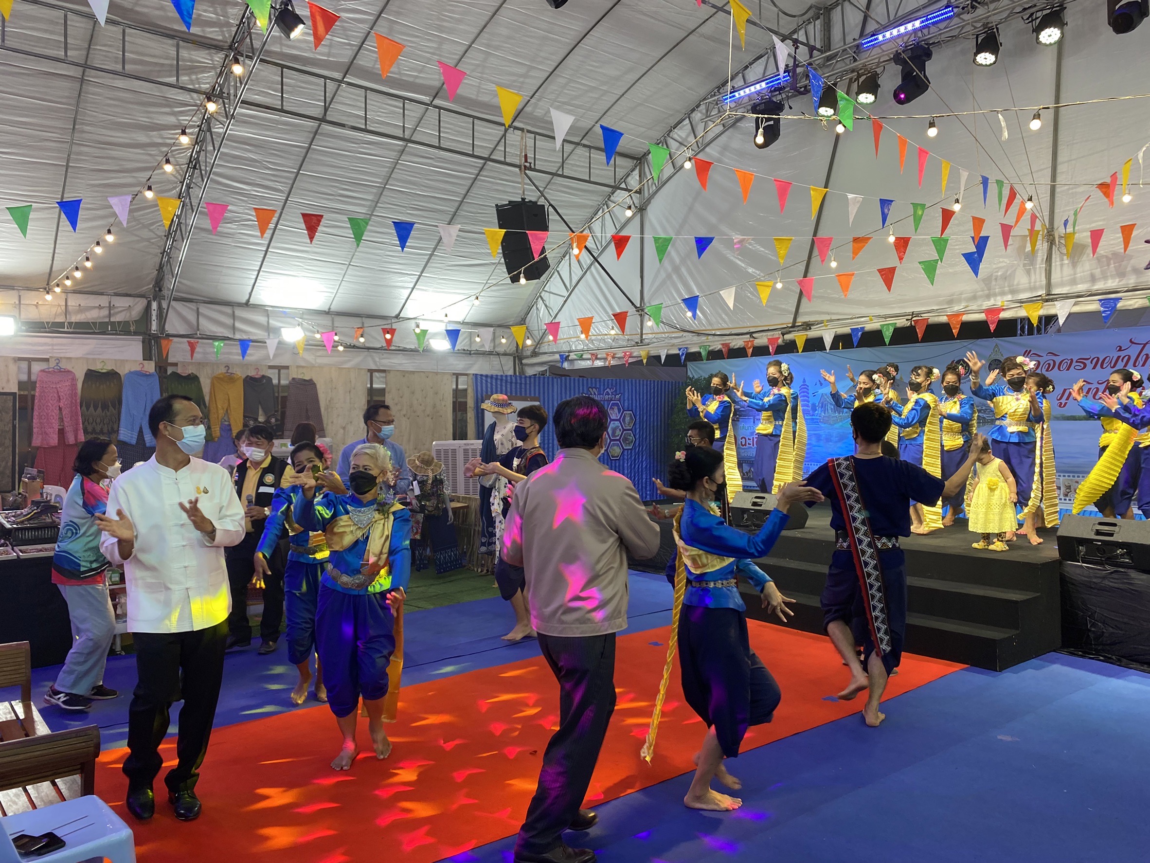 ฉะเชิงเทรา ส่งเสริมและรณรงค์การสวมใส่ผ้าไทย “ผ้าไทย ใส่ให้สนุก” ??