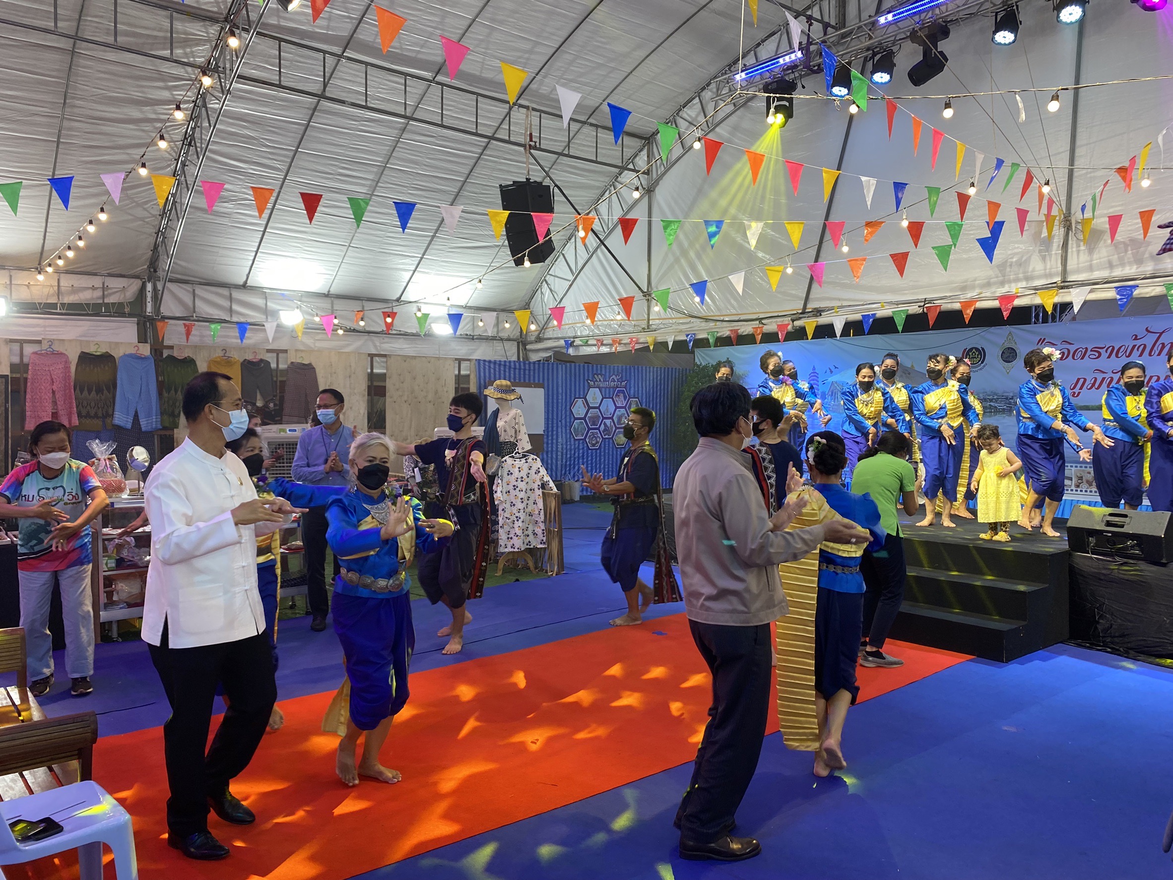 ฉะเชิงเทรา ส่งเสริมและรณรงค์การสวมใส่ผ้าไทย “ผ้าไทย ใส่ให้สนุก” ??