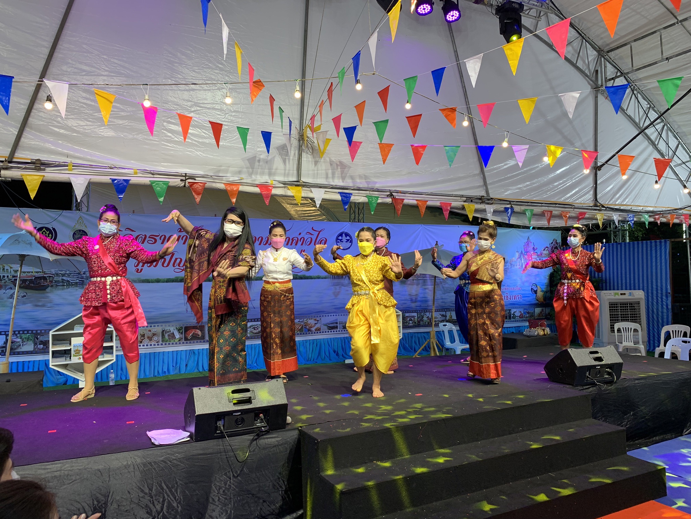 ?จังหวัดฉะเชิงเทรา ส่งเสริมและรณรงค์การสวมใส่ผ้าไทย “ผ้าไทย ใส่ให้สนุก” ??