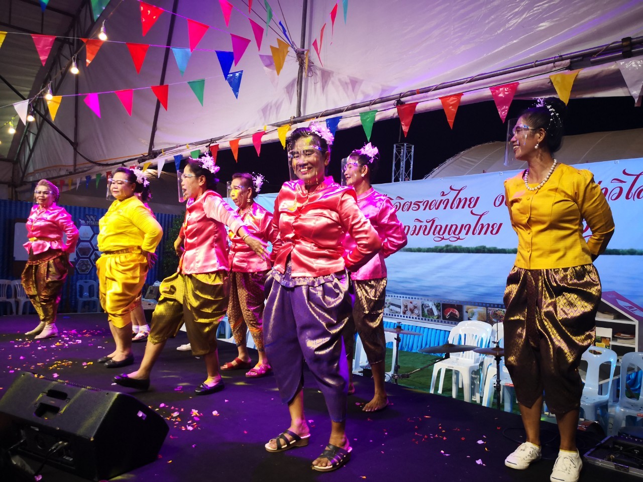 ฉะเชิงเทรา ส่งเสริมและรณรงค์การสวมใส่ผ้าไทย “ผ้าไทย ใส่ให้สนุก” ??