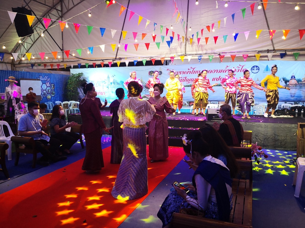 ฉะเชิงเทรา ส่งเสริมและรณรงค์การสวมใส่ผ้าไทย “ผ้าไทย ใส่ให้สนุก” ??