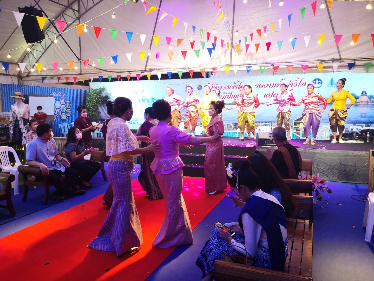 ฉะเชิงเทรา ส่งเสริมและรณรงค์การสวมใส่ผ้าไทย “ผ้าไทย ใส่ให้สนุก” ??