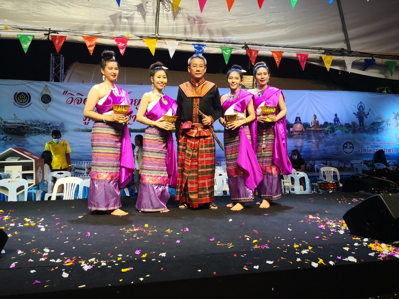 ฉะเชิงเทรา ส่งเสริมและรณรงค์การสวมใส่ผ้าไทย “ผ้าไทย ใส่ให้สนุก” ??